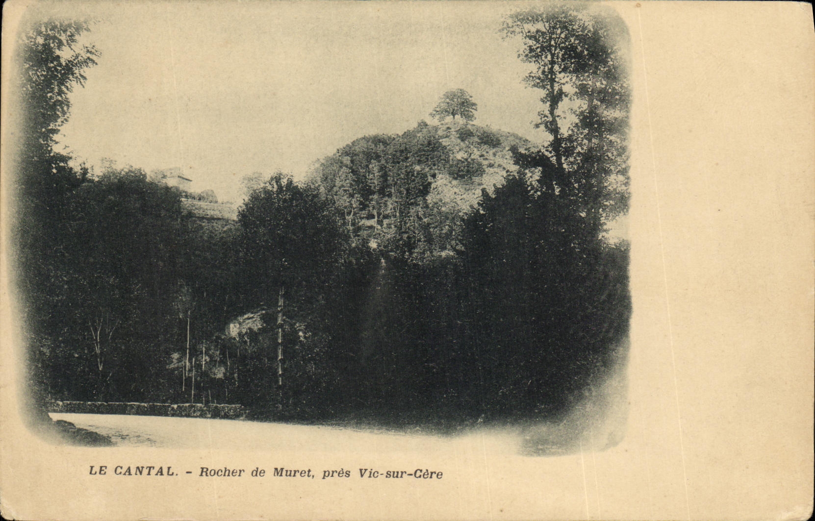 CPA Cantal Vic sur Cere Rocher de Muret