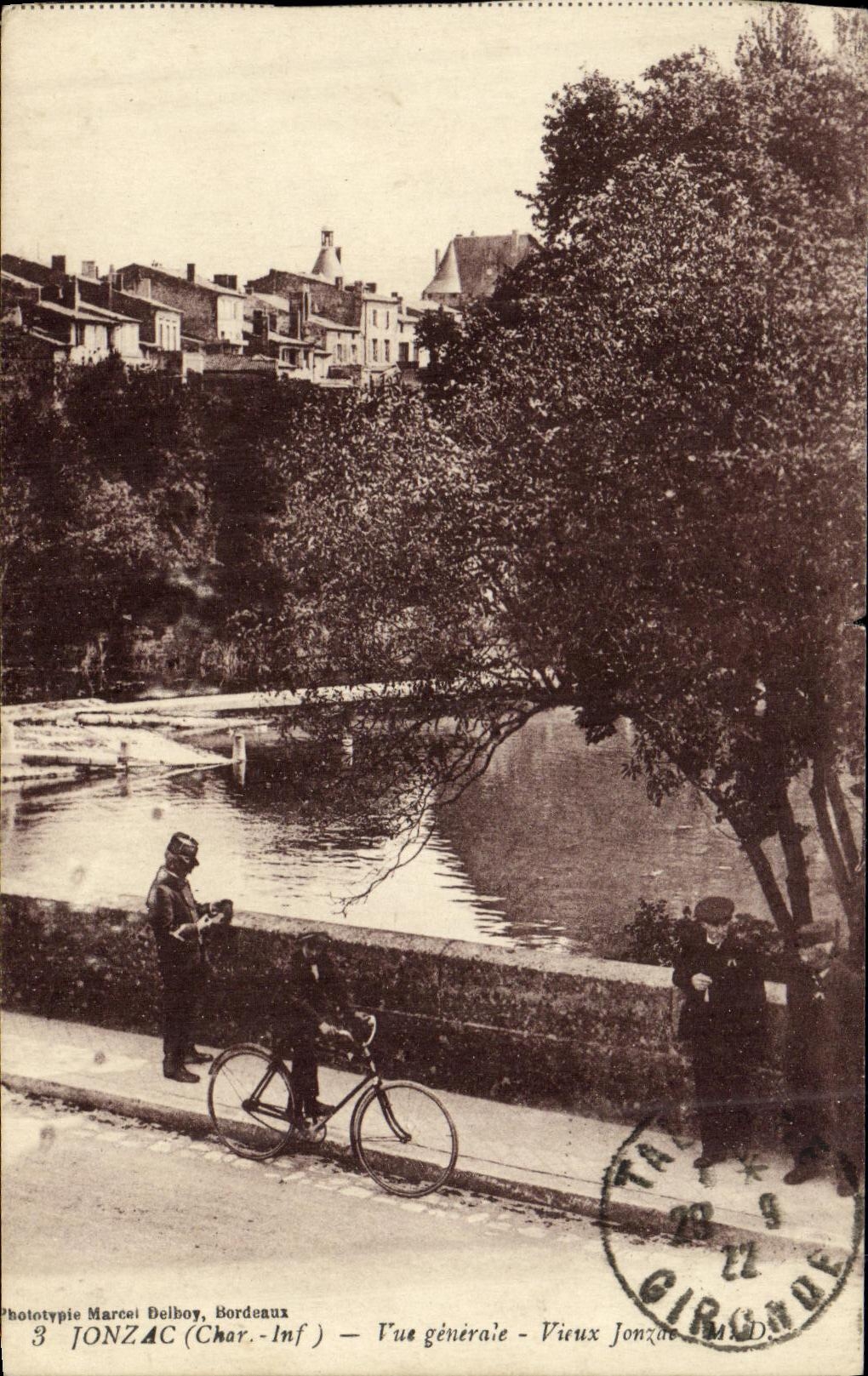 CPA Jonzac Vue Generale Vieux Jonzac Velo 