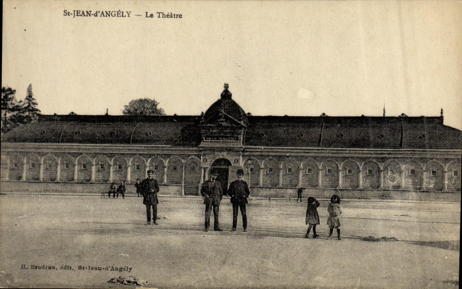 CPA St Jean d Angely Le Theatre