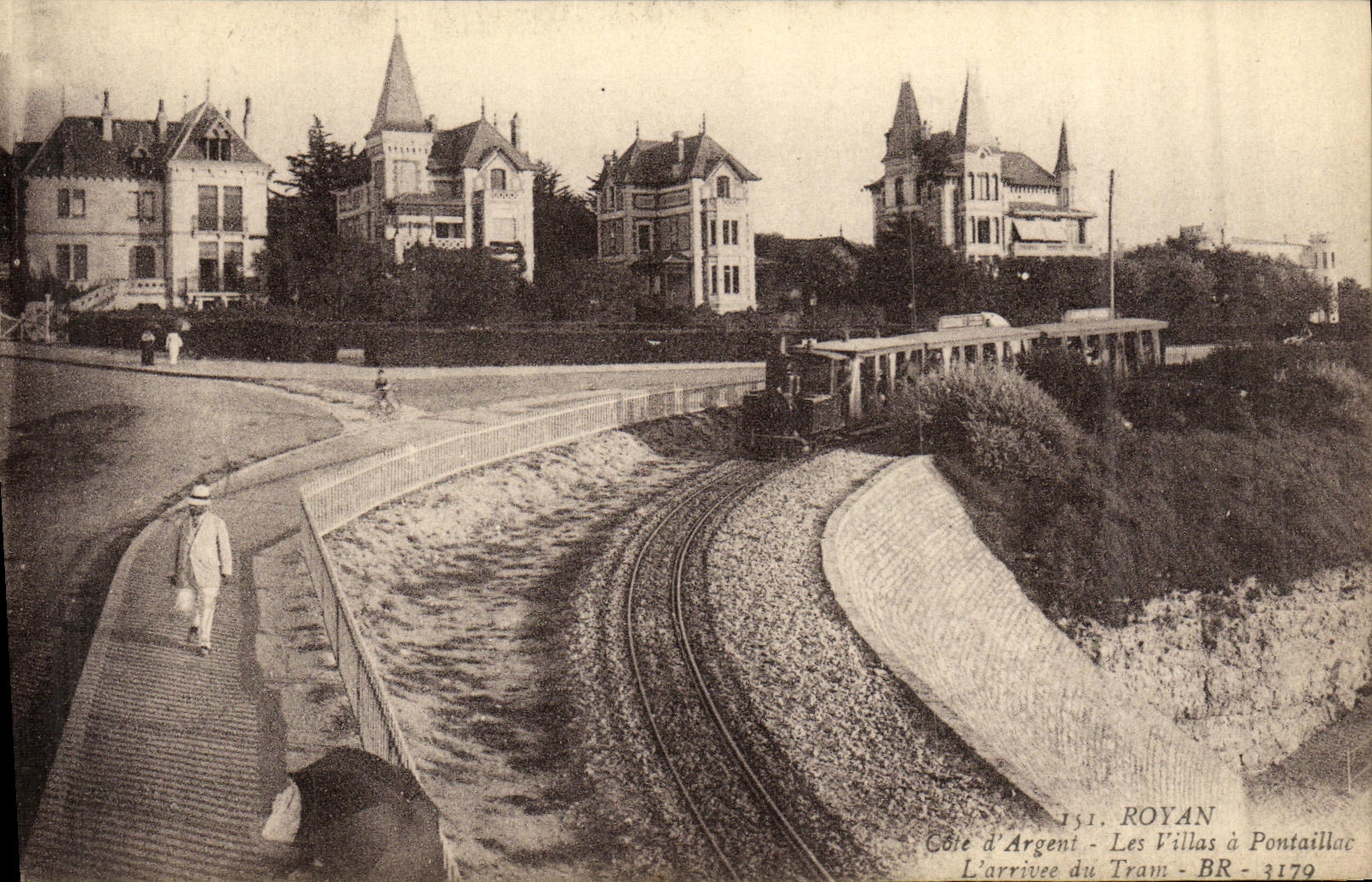 CPA Royan Cote Argent Les Villas a Pontaillac L arrivee du Tram