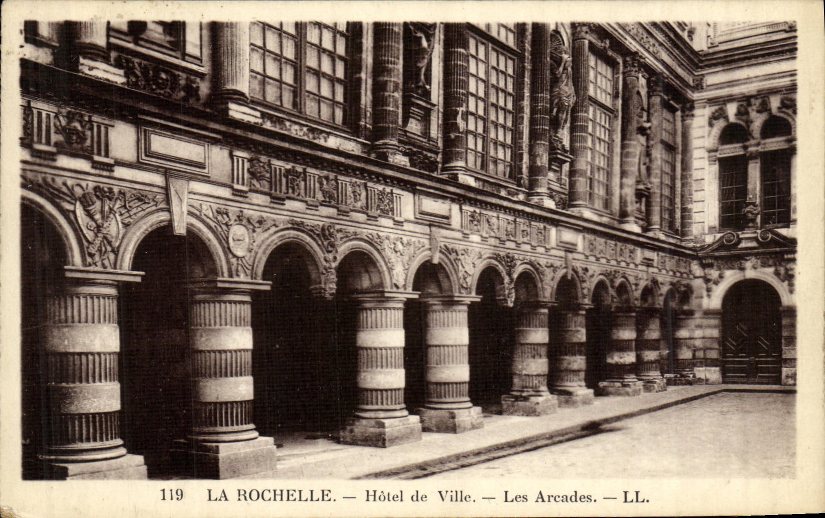 La Rochelle — Hôtel de Ville — Les Arcades — LL. — N° 119