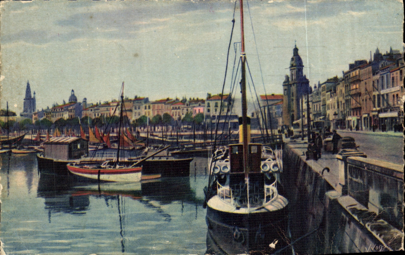 CPA La Rochelle Le port et le quai Duperre Bateaux