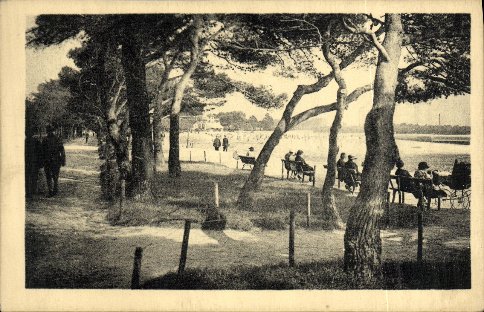 La Rochelle — Le Mail et la Plage — Coll. Gillet, photo