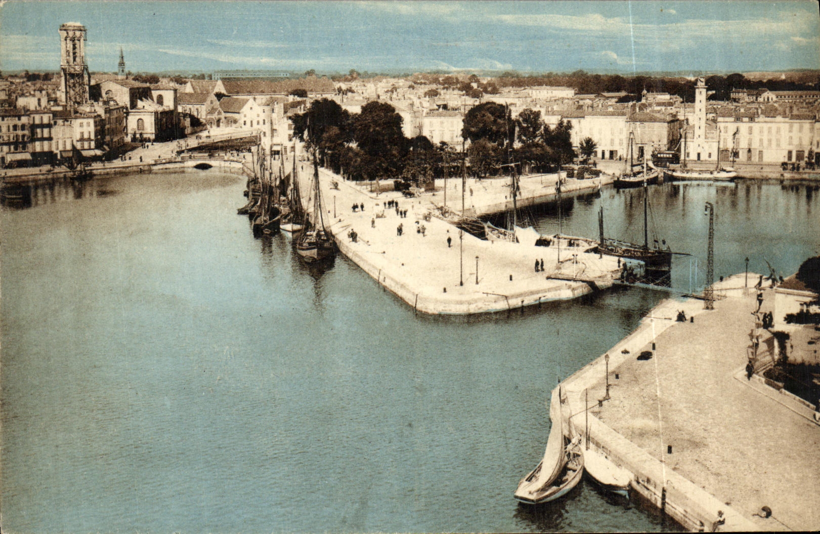 CPA La Rochelle Vue panoramique du Port