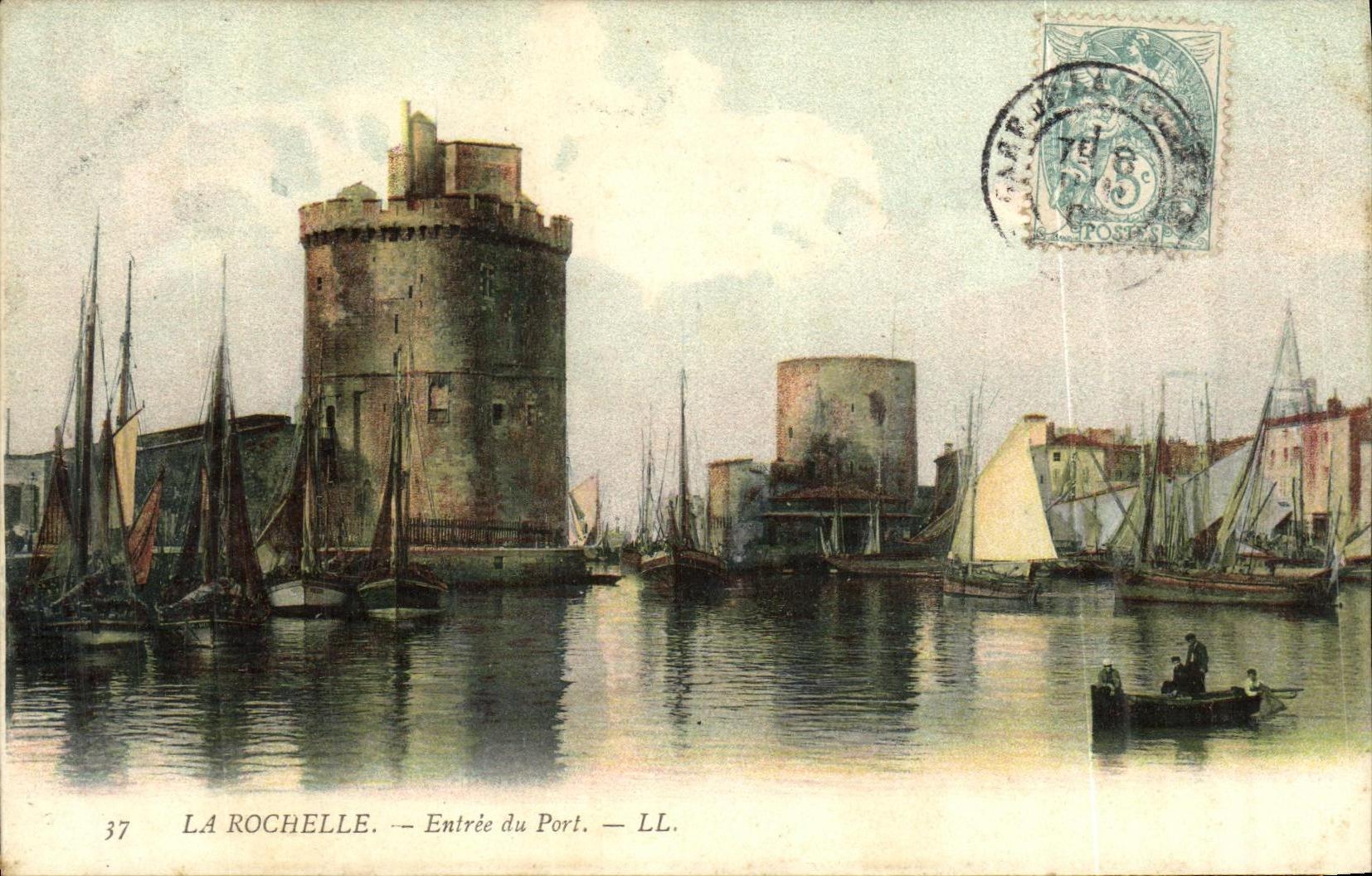 CPA La Rochelle Entree du Port Bateaux