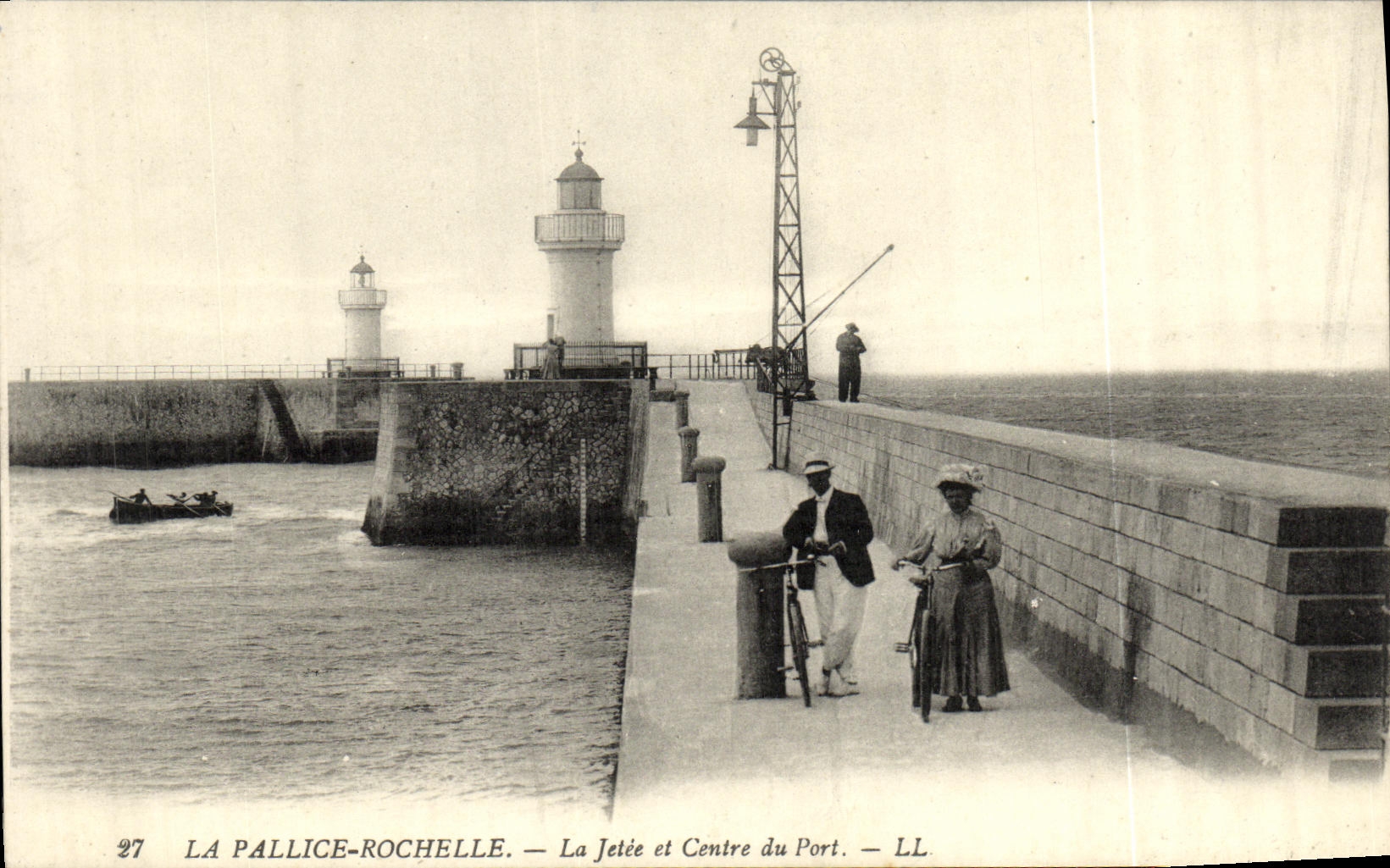 CPA La Rochelle La Jetee et Centre du Port