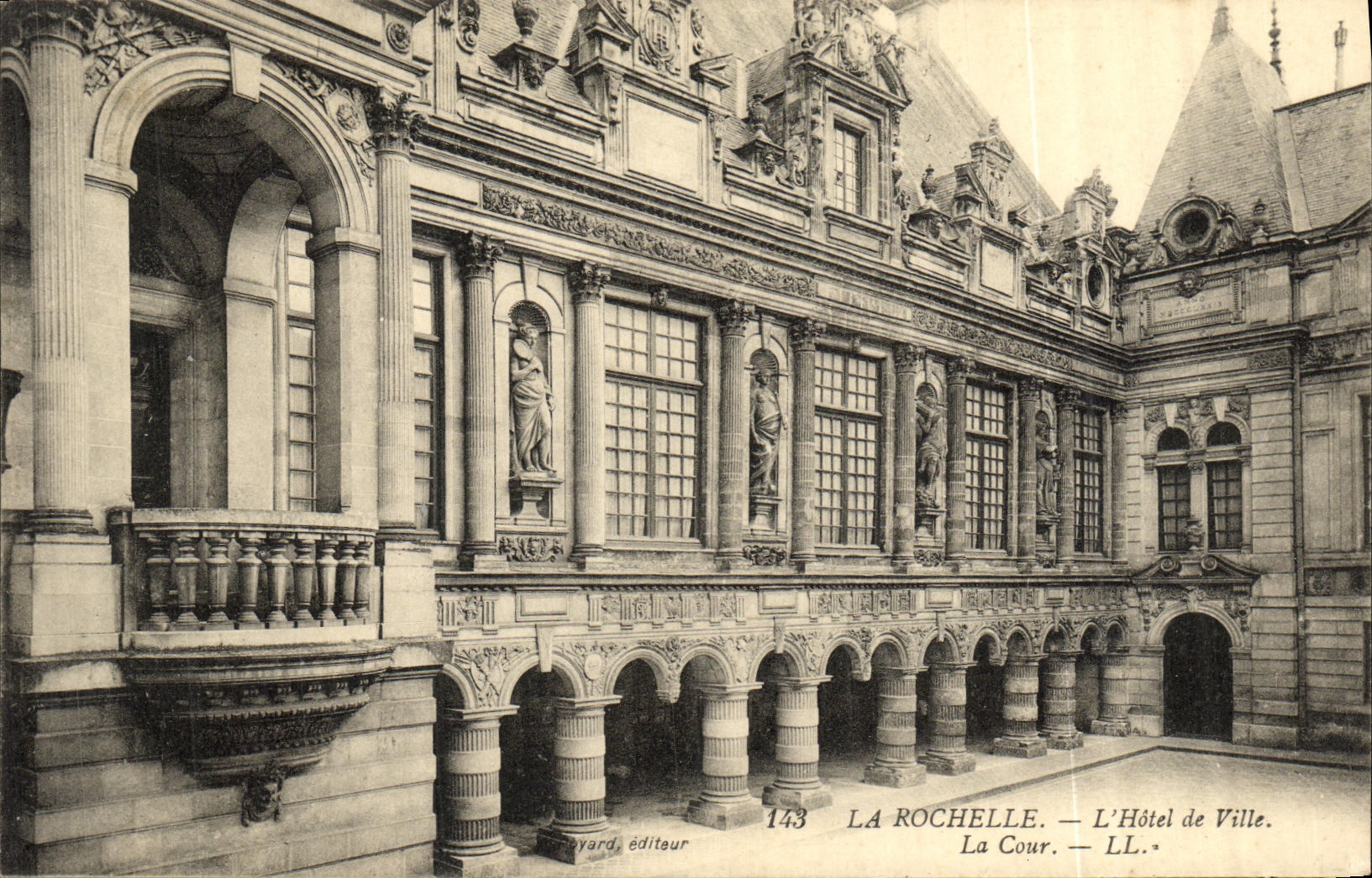 La Rochelle — L'Hôtel de Ville. La Cour. — Éditeur L. Lyard, n° 143