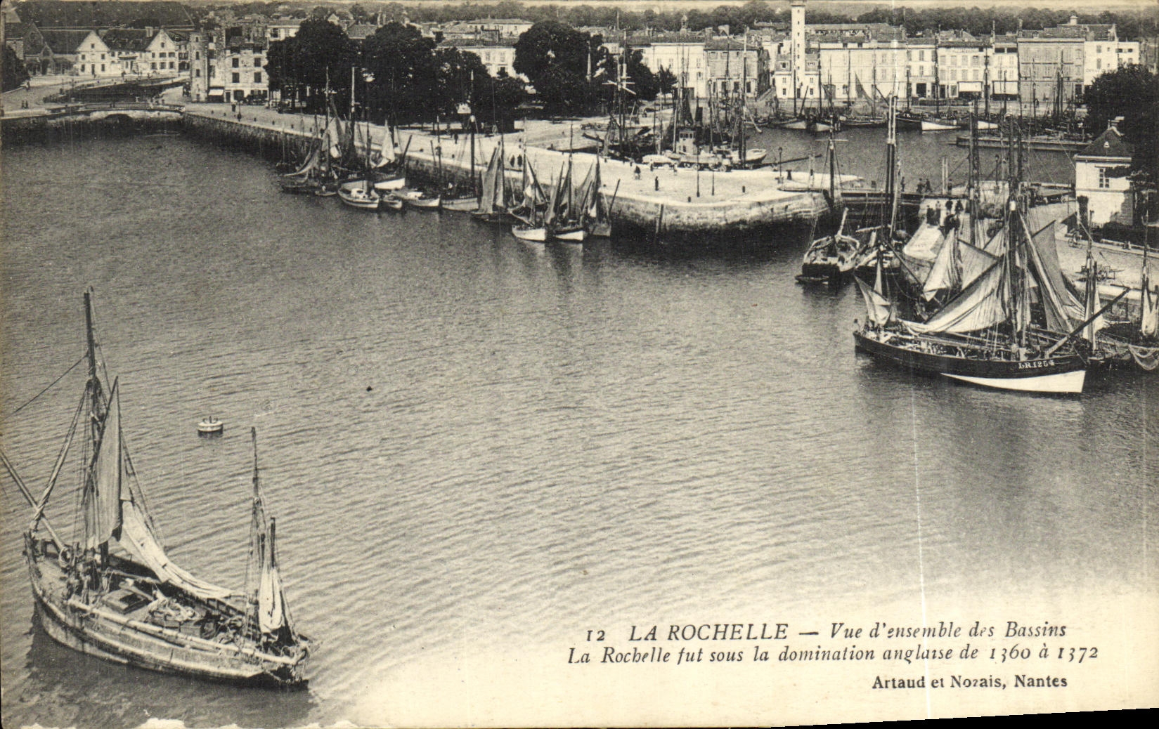 CPA La Rochelle Vue D Ensemble des Bassins La Rochelle fut sous la domination anglaise de 1360 a 1372 Bateaux 