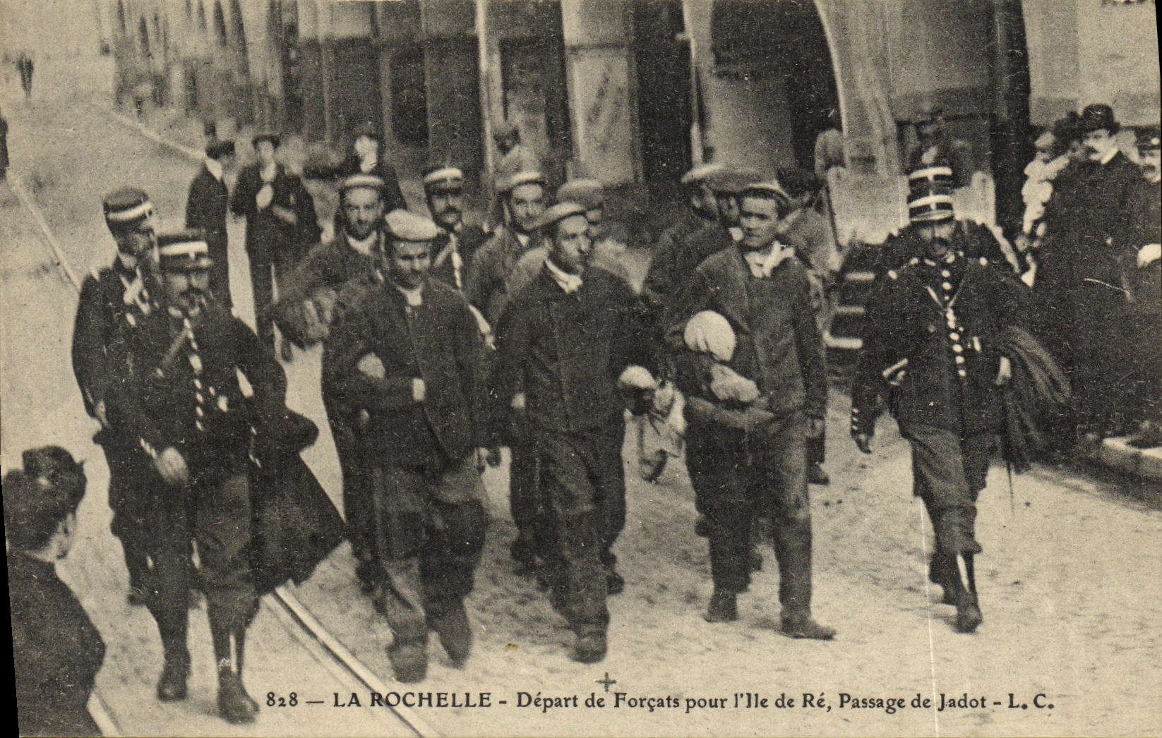 La Rochelle — Départ de Forçats pour l'Île de Ré, Passage de Jadot — L. C.