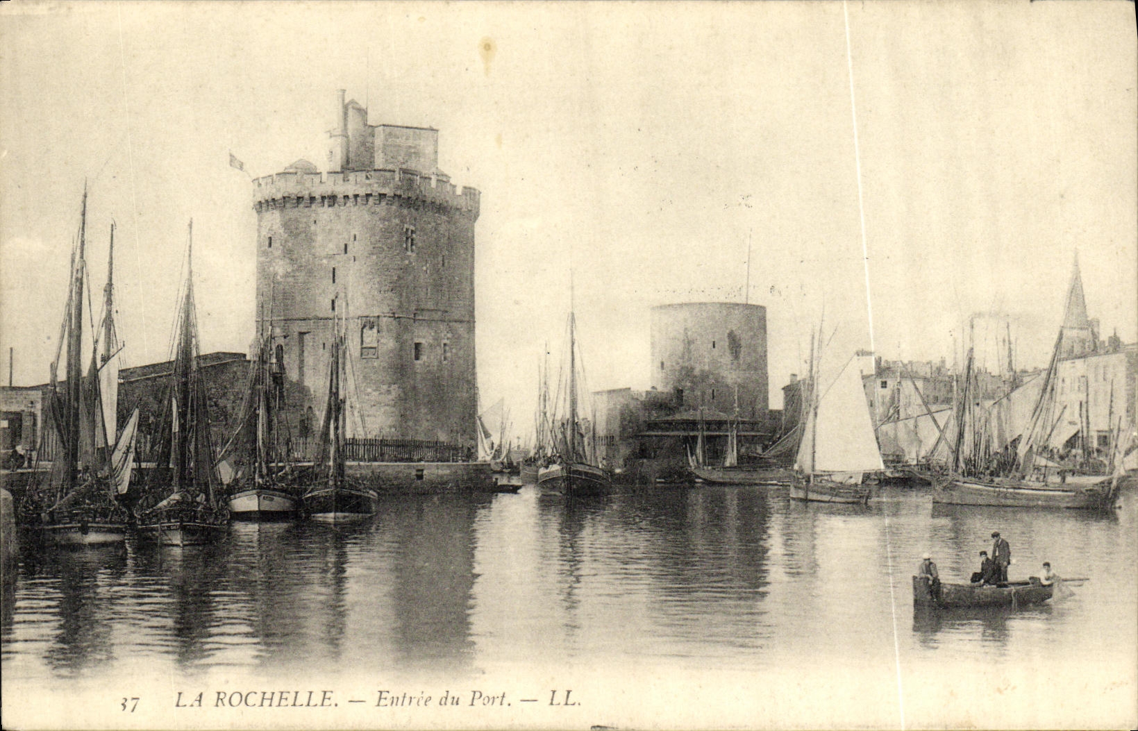 La Rochelle — Entrée du Port — LL. — n°37