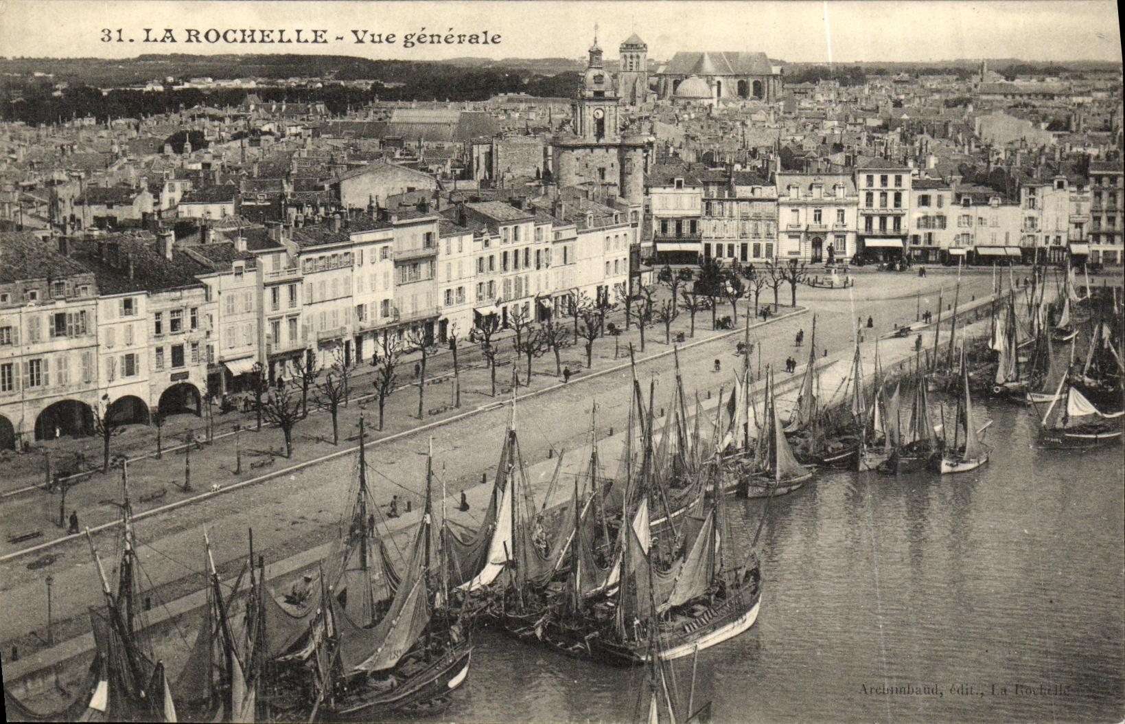 CPA La Rochelle Vue Generale Bateaux