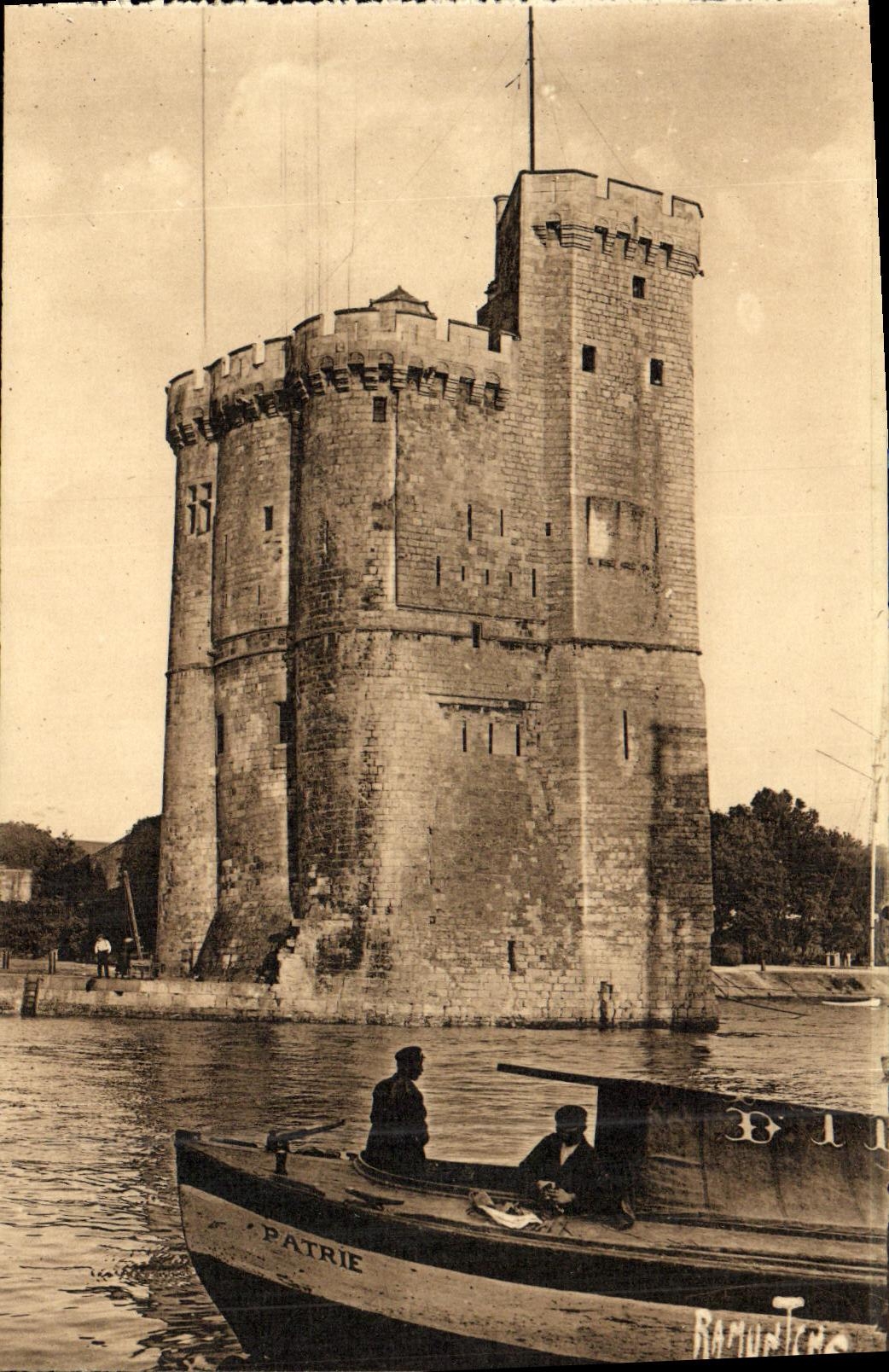 CPA La Rochelle Tour St Nicolas Bateau Patrie