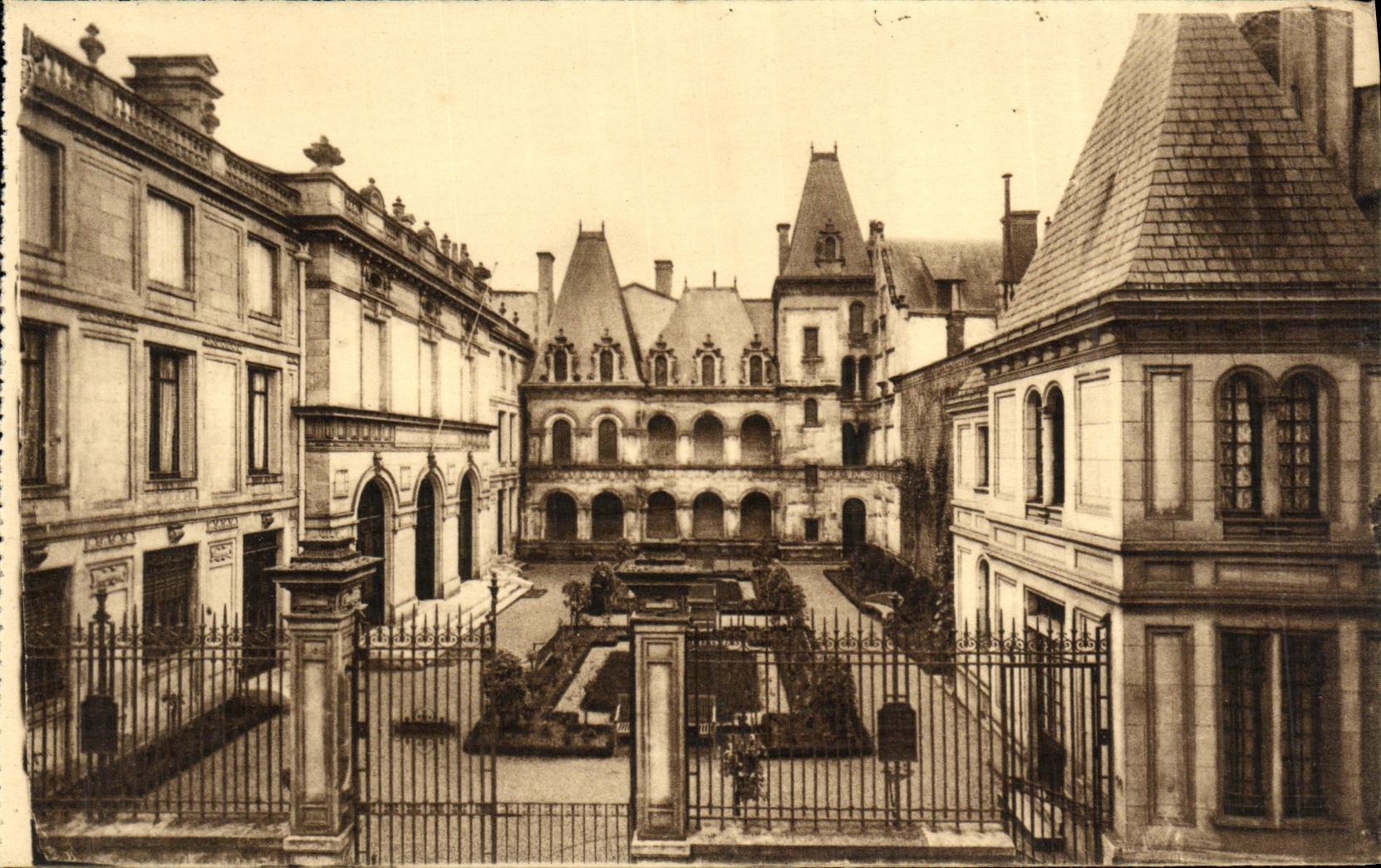 La Rochelle — Maison Henri II — Éditions Artistiques R. Bergevin