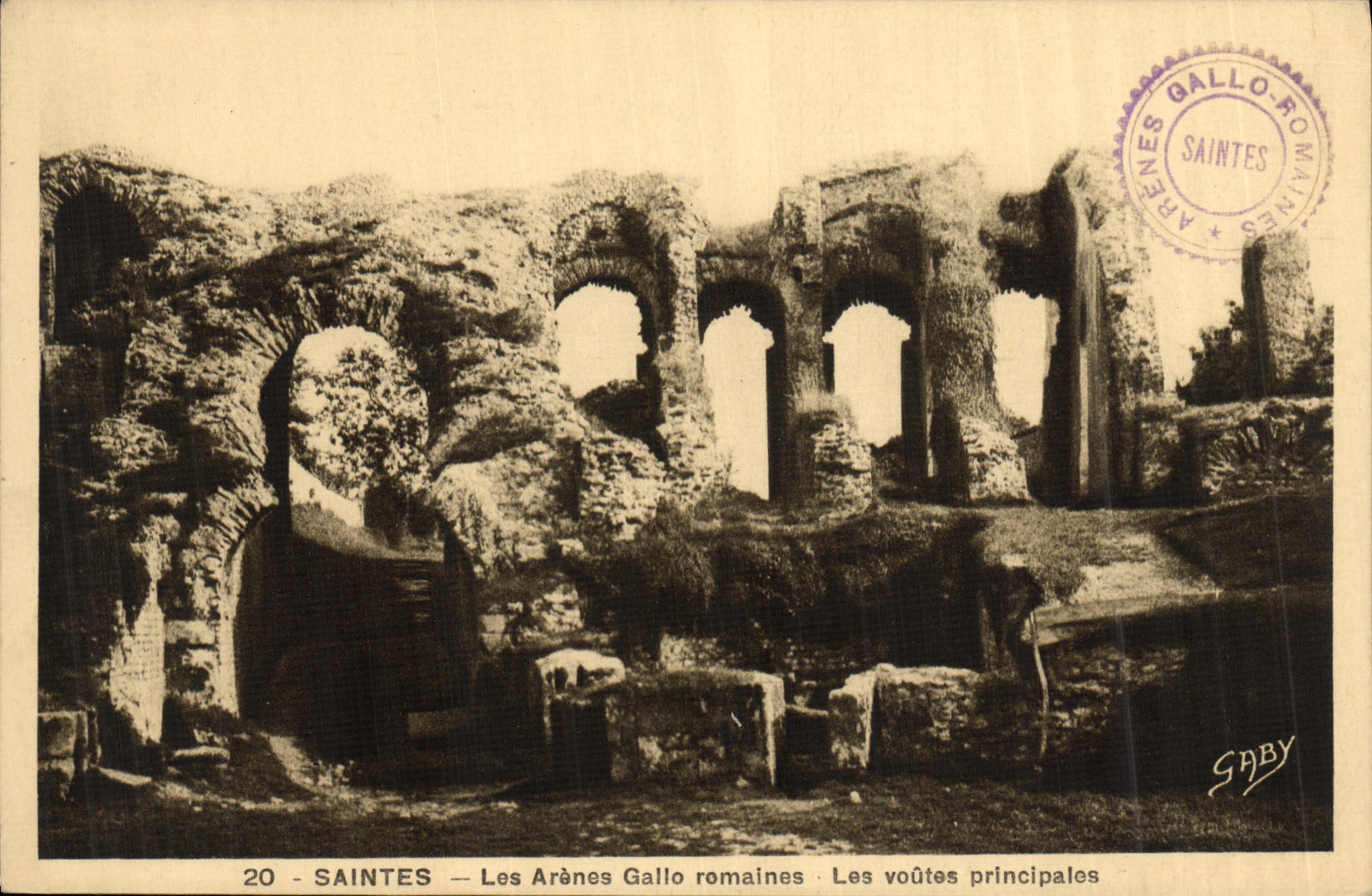 CPA Saintes Les Arenes Gallo romaines Les voutes principales