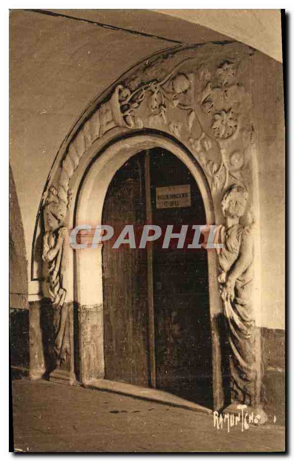 CPA Abbaye des Dames de N D de Saintes Jolie porte situee actuellement dans la Caserne Taillebourg 