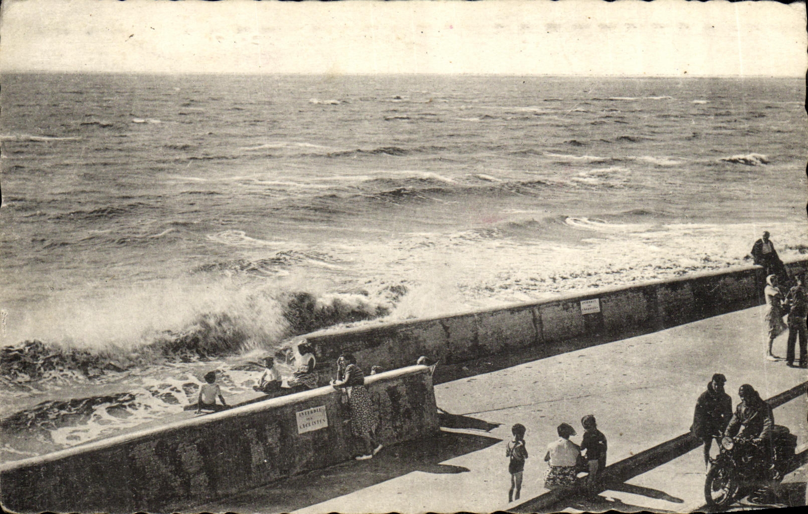 Grosse Mer sur la Digue — Châtelaillyon — éditeur Cie des Arts Photographiques