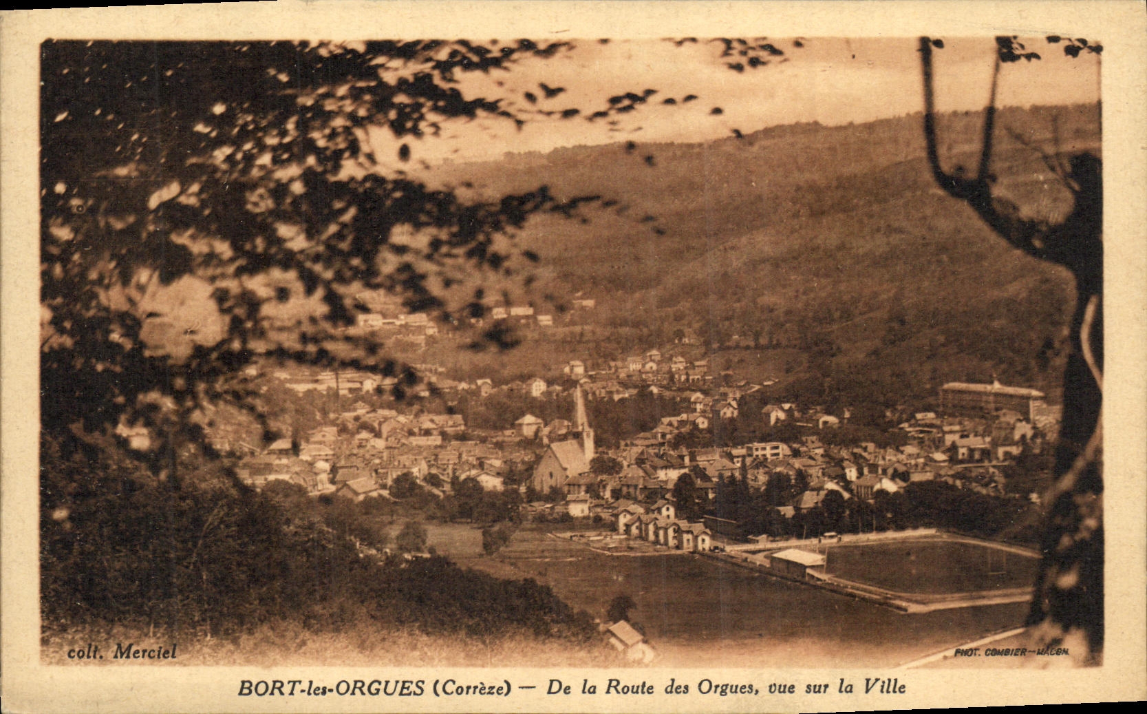 CPA Bort les Orgues De La Route des Orgues Vue sur la Ville