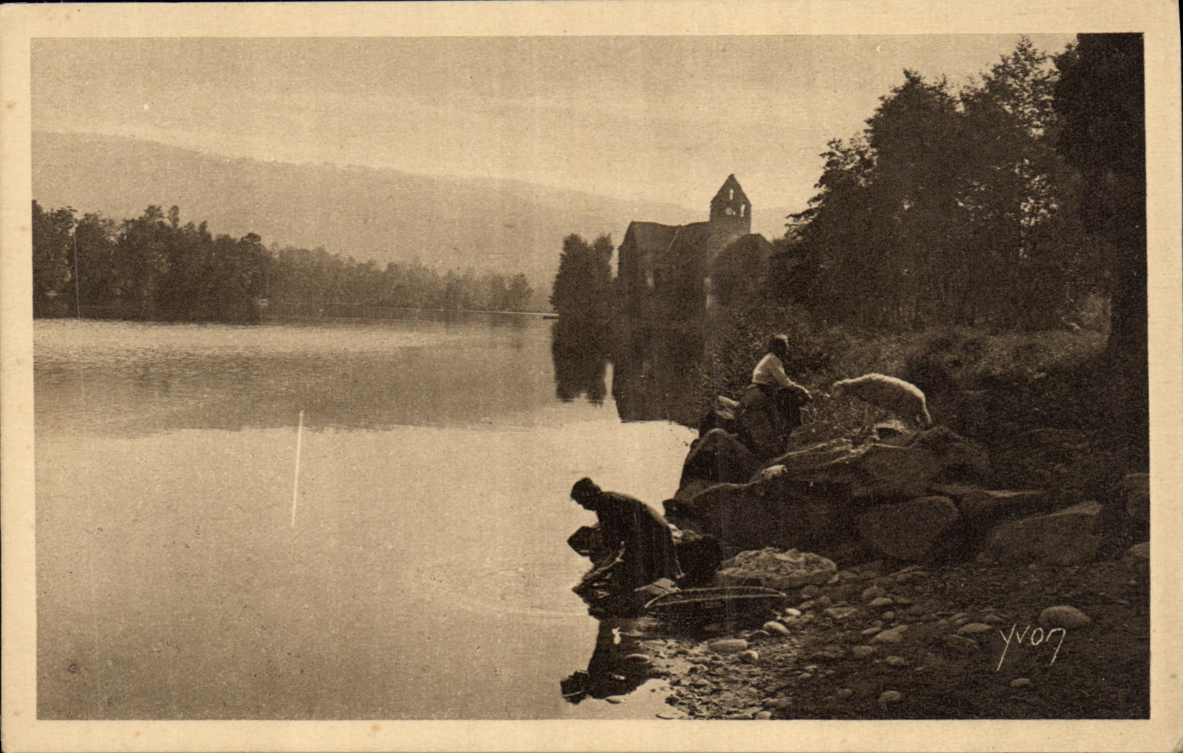 CPA La Region Du Limousin Lavandiere sur les bords de la Dordogne a Beaulieu 