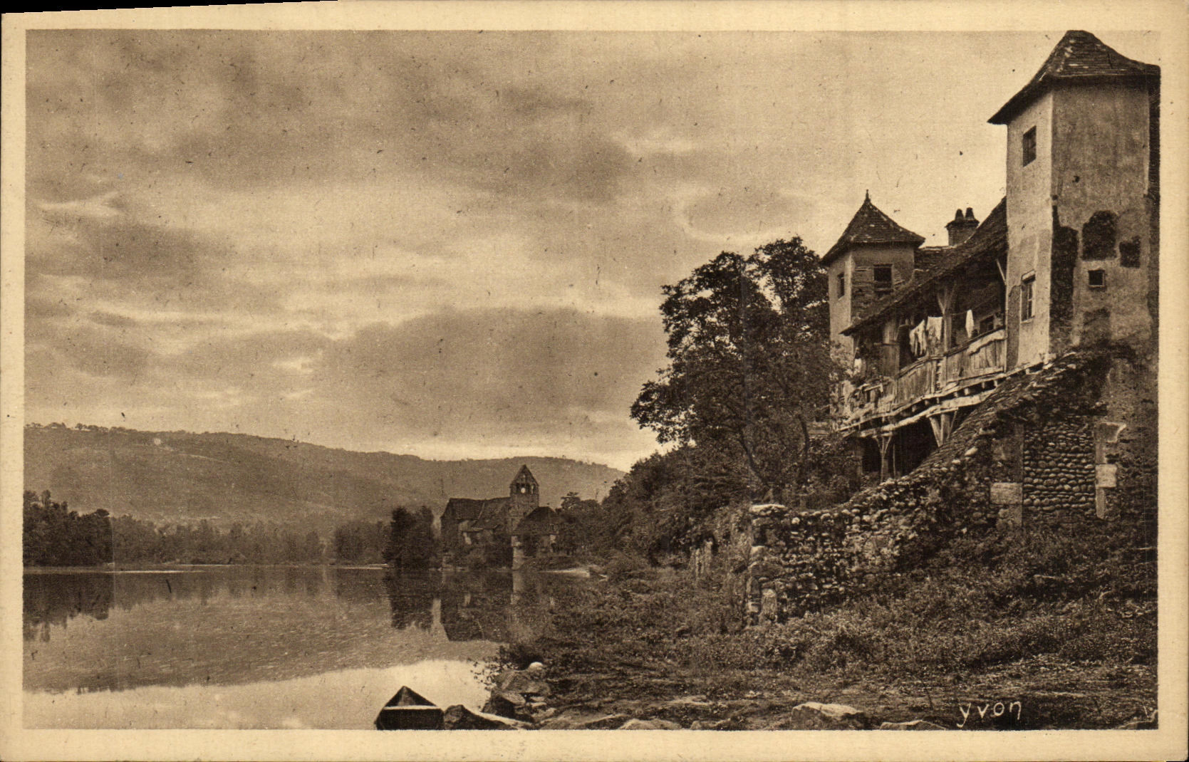 CPA Region du Limousin Maison de la Clarisse et les rives de la Dordogne a Beaulieu