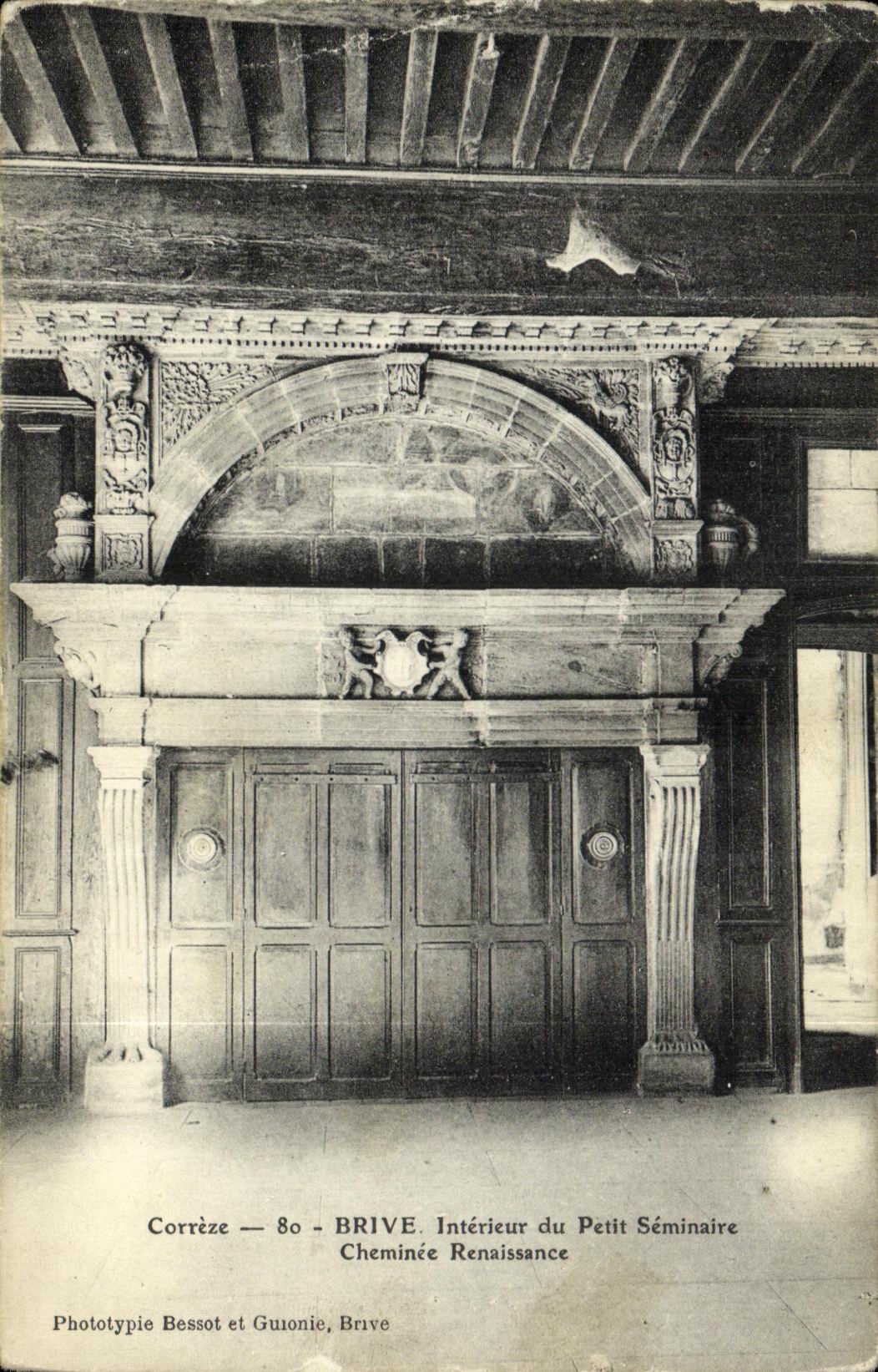 CPA Correze Brive Interieur du Petit Seminaire Chemine Renaissance