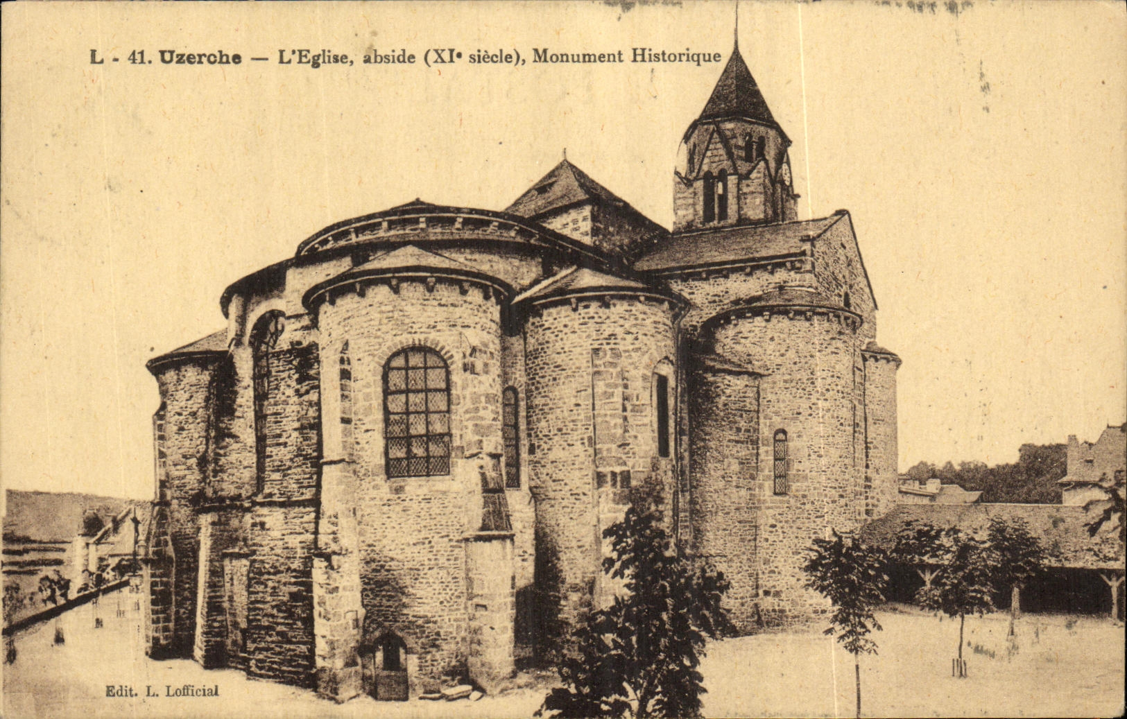CPA Uzerche L Eglise abside Monument Historique