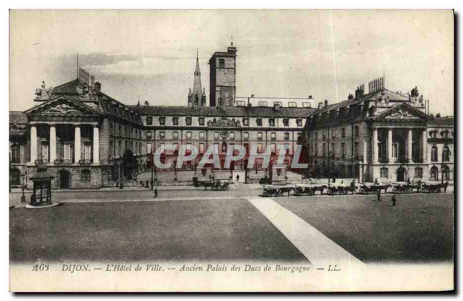 CPA Dijon L Hotel de Ville Ancien Palais des Ducs de Bourgogue