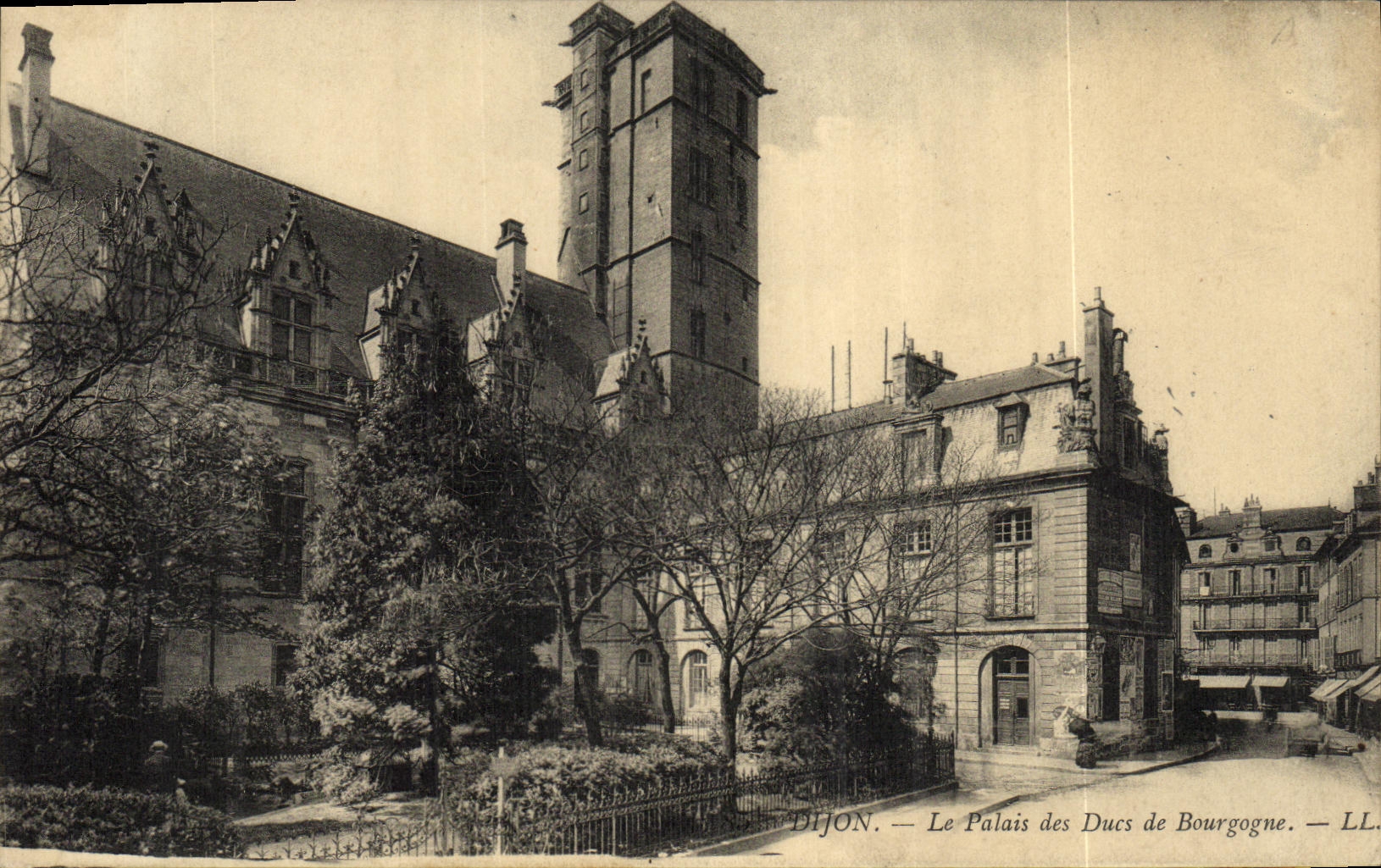 CPA Dijon La Palais des Ducs de Bourgogne