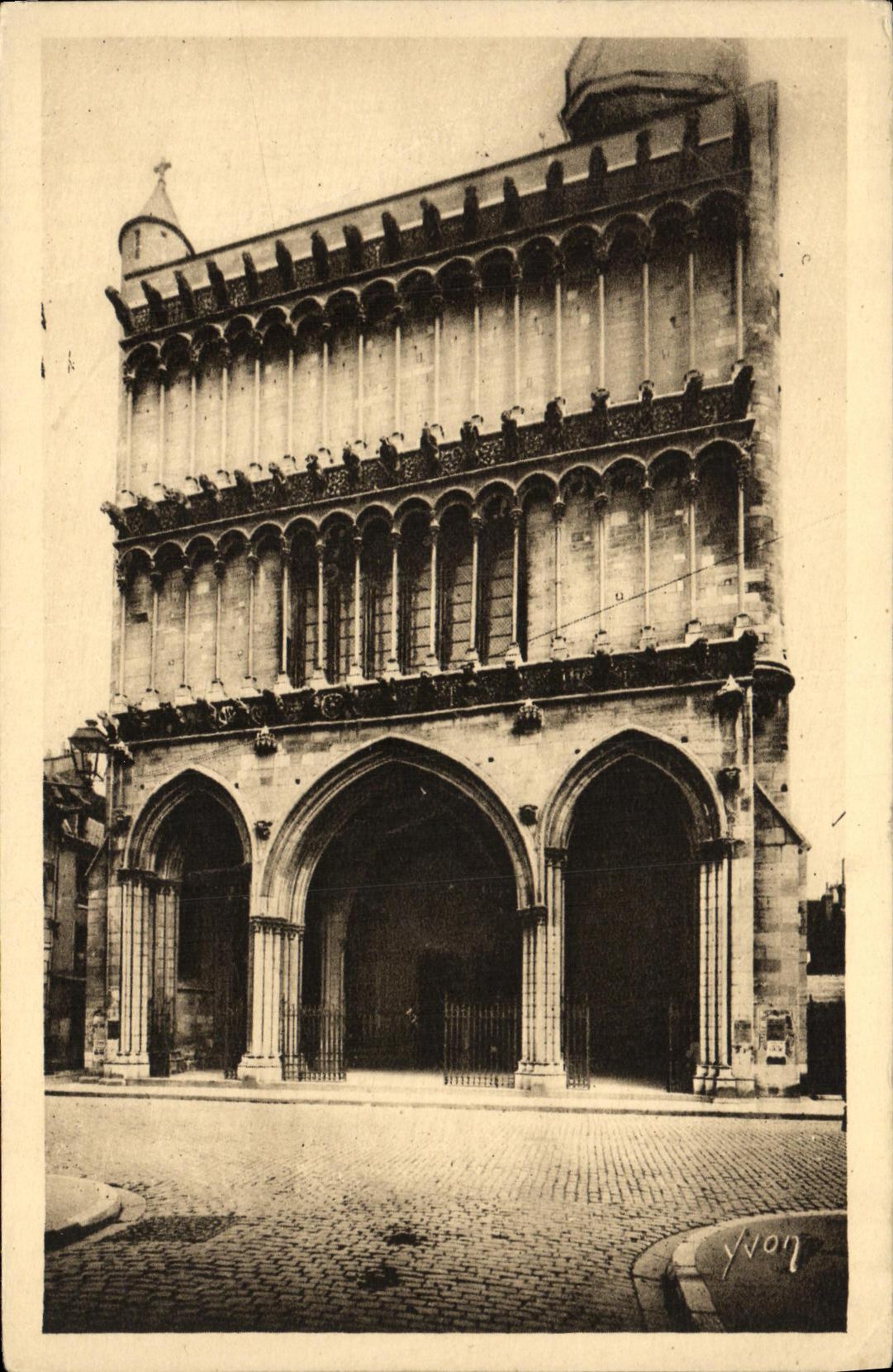 CPA Dijon Facade de l Eglise Notre Dame