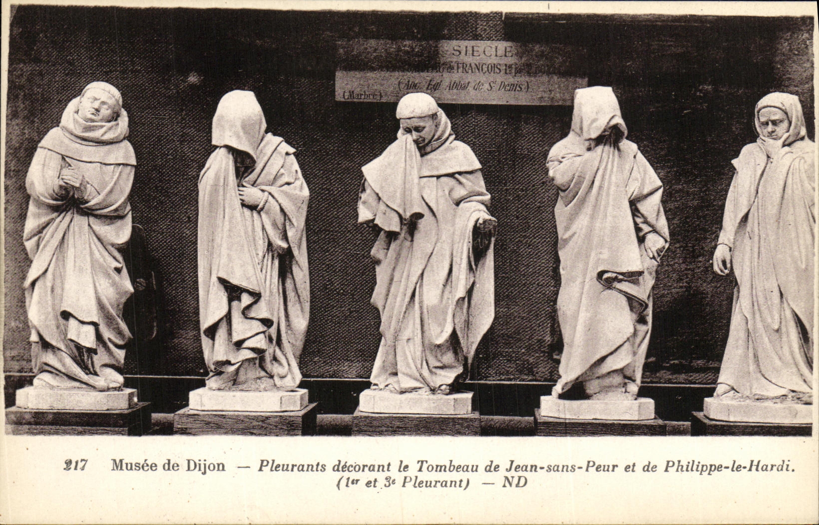 CPA Dijon Musee de Dijon Pleurants Decorant le Tombeau de Jean sans Peur et de Philippe le Hardi 