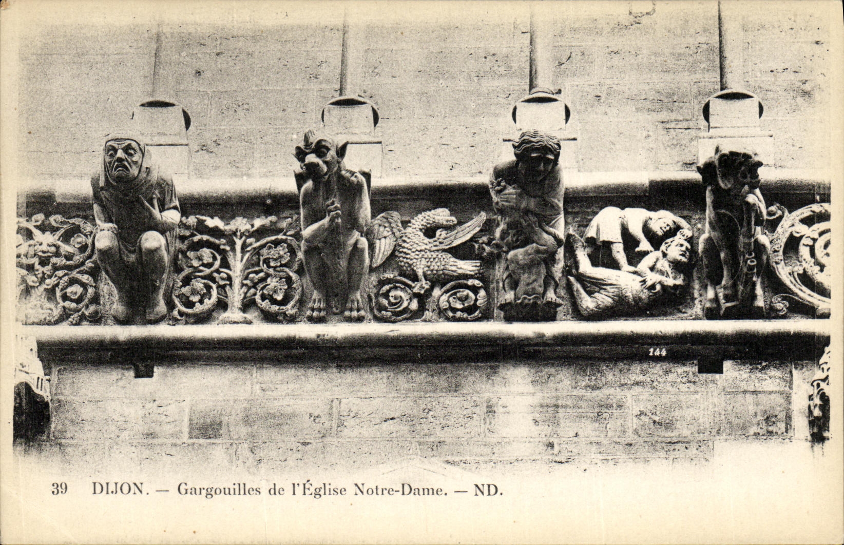 CPA Dijon Gargouilles de L Eglise Notre Dame