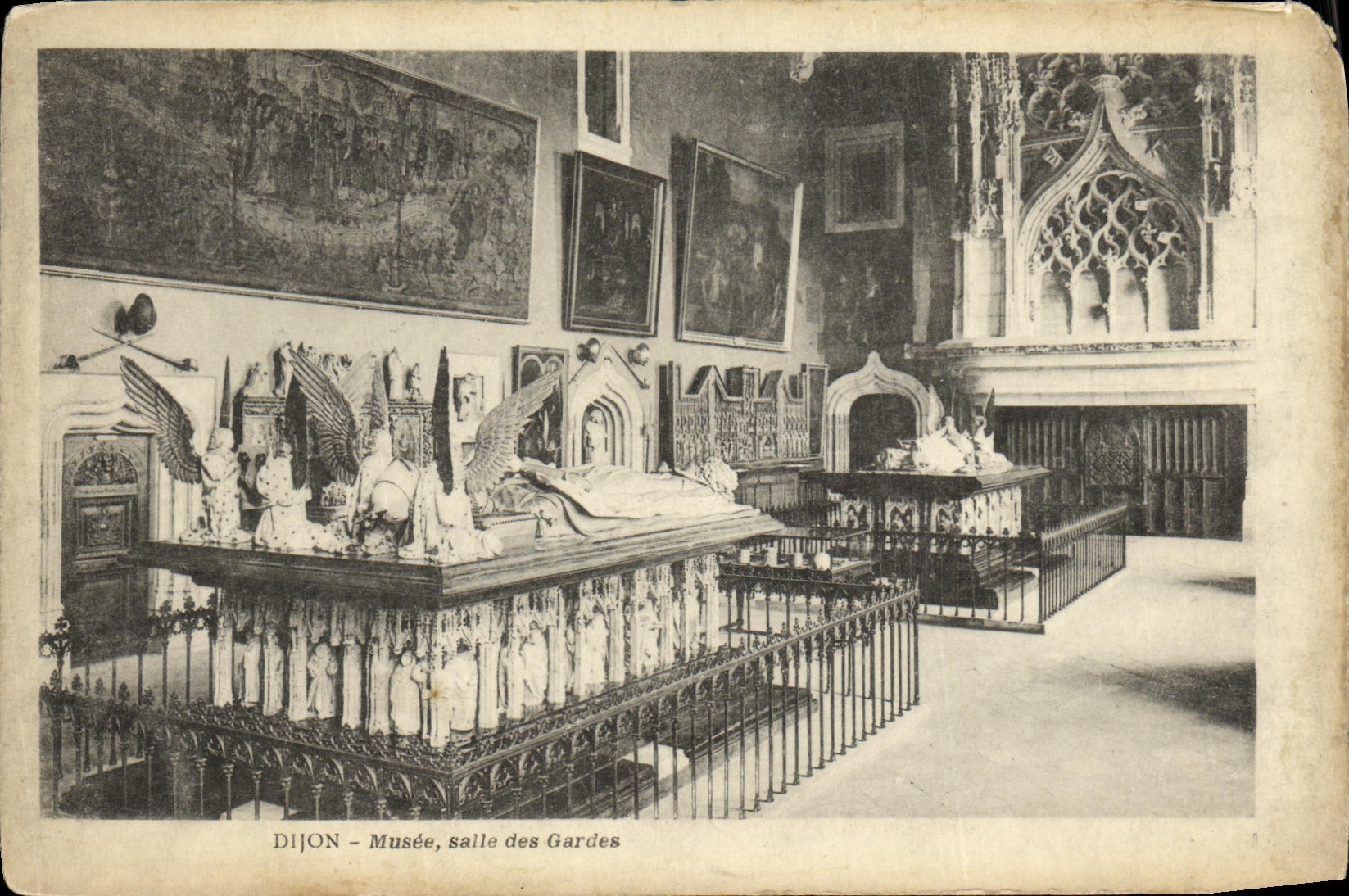 CPA Dijon Musee Saile des Gardes