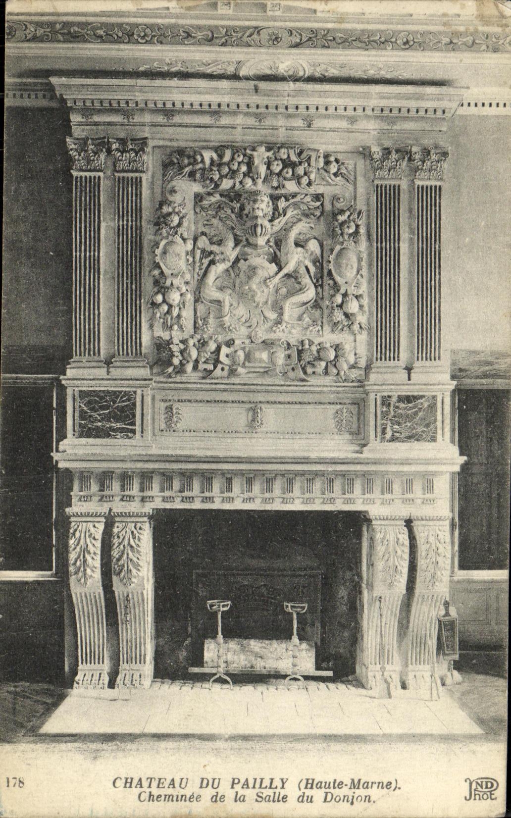 Cheminée de la Salle du Donjon — Château du Pailly (Haute-Marne) — JND Hot, n° 178