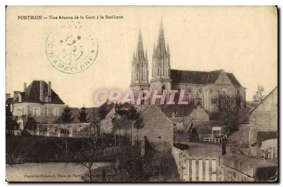 CPA Pontmain Une Avenue de la Gare a la Basilique