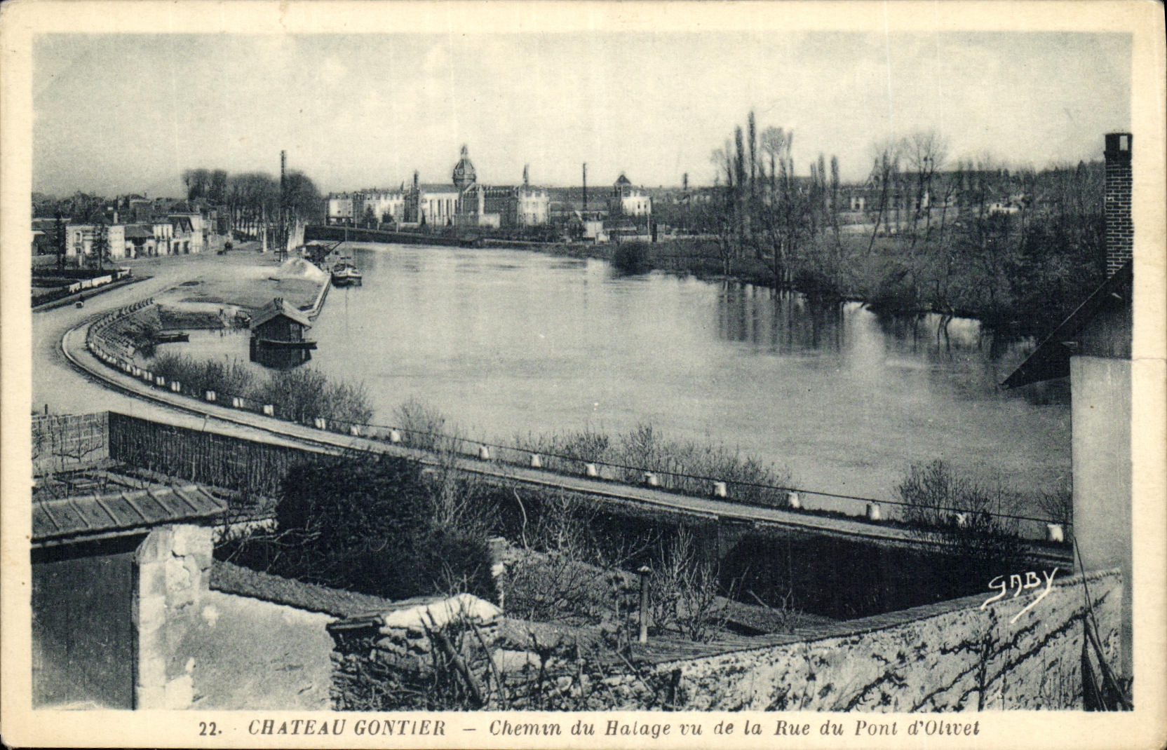 Château-Gaontier — Chemin du Halage vu de la Rue du Pont d'Olivet — Gaby