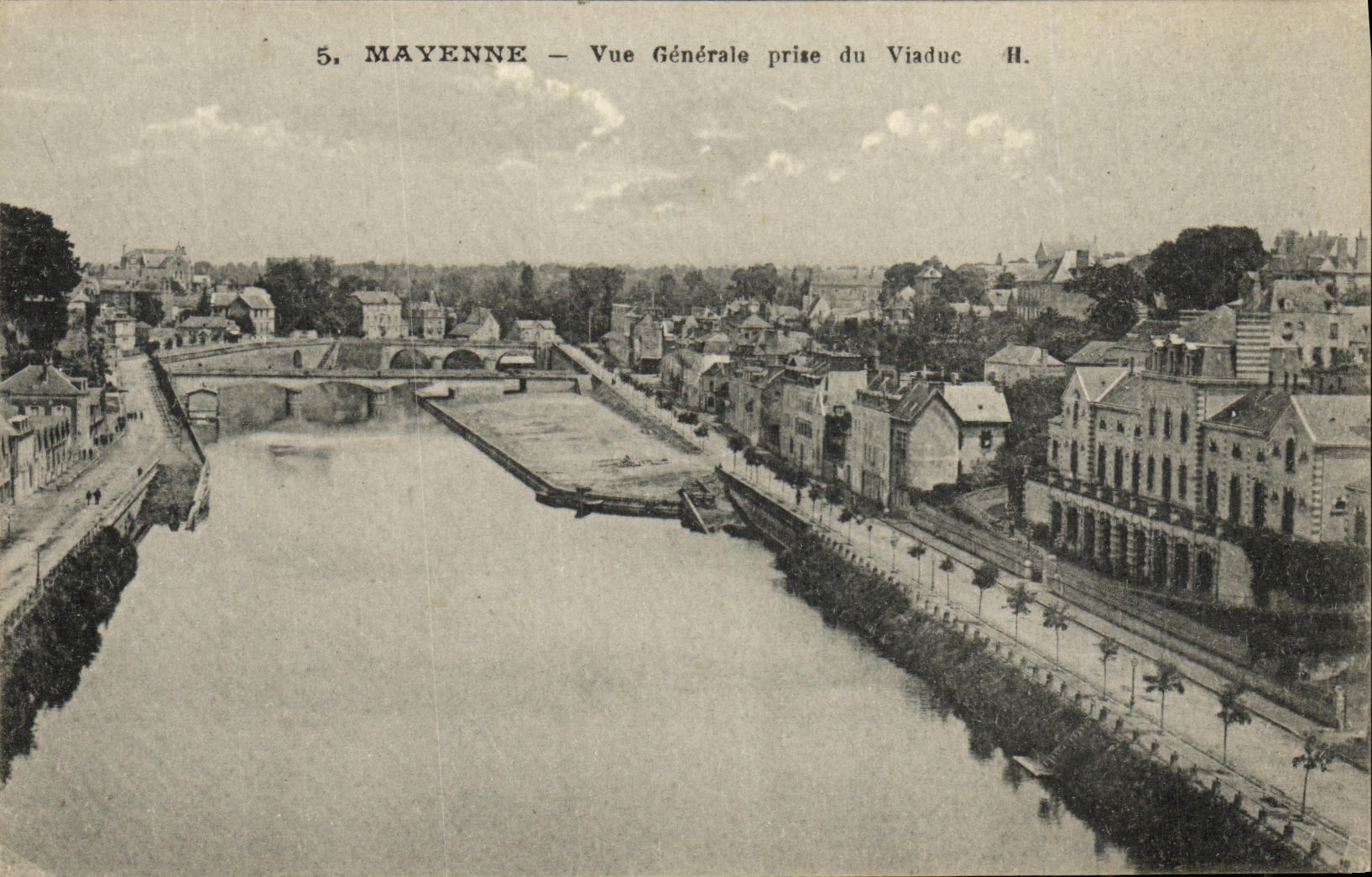 CPA Mayenne Vue Generale Prise du Viaduc