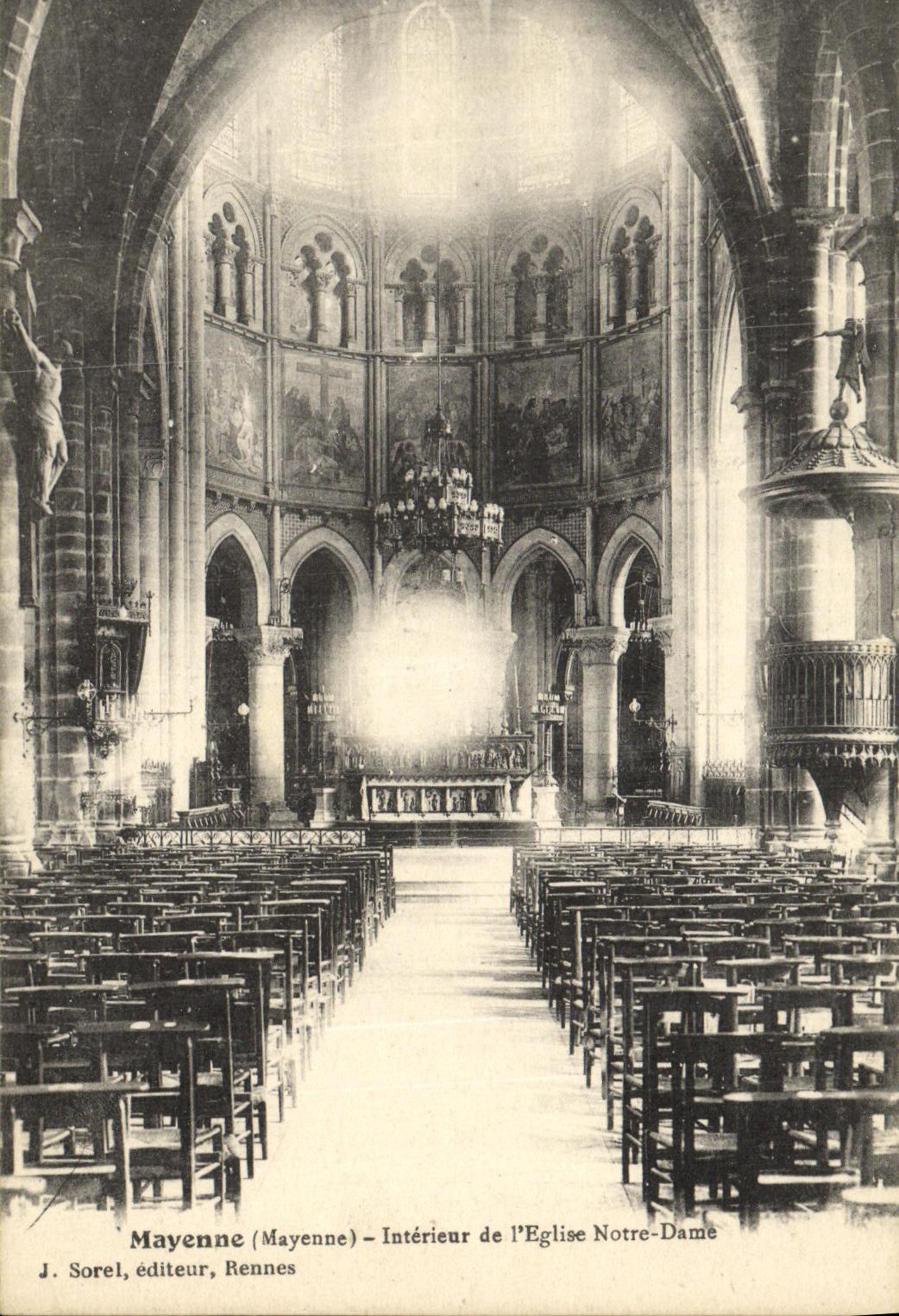 CPA Mayenne Interieur de L Eglise Notre Dame