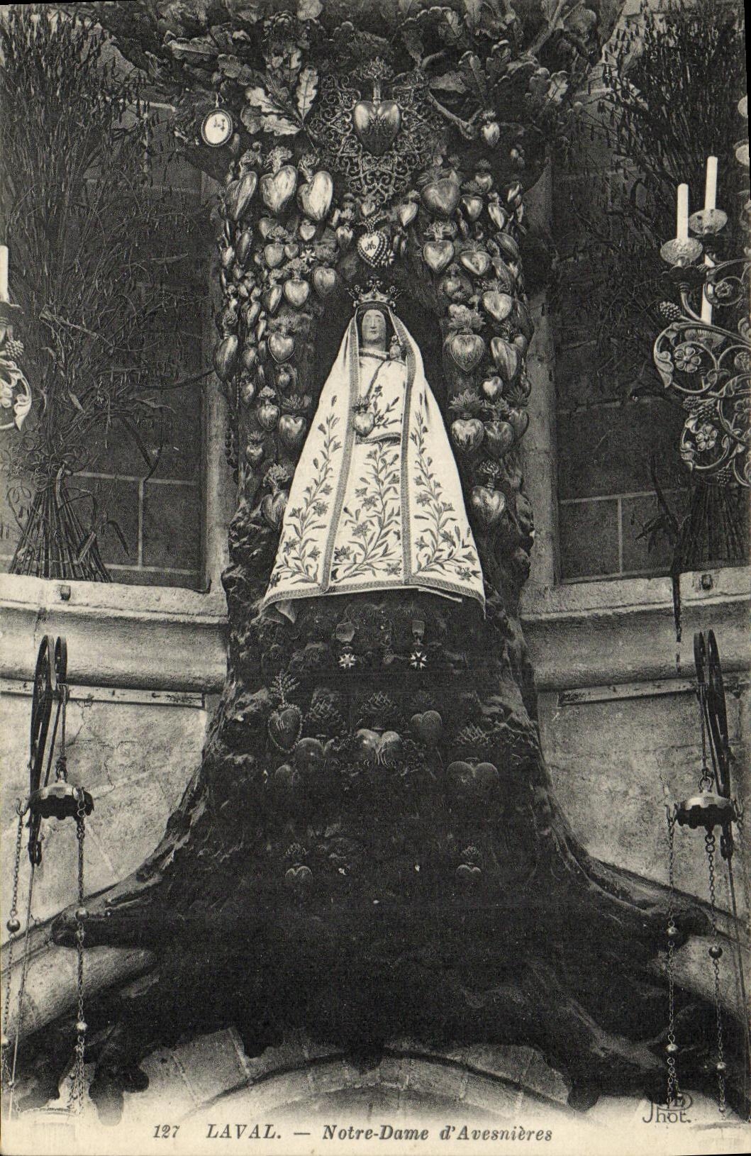 CPA Laval Notre Dame d Avesnieres