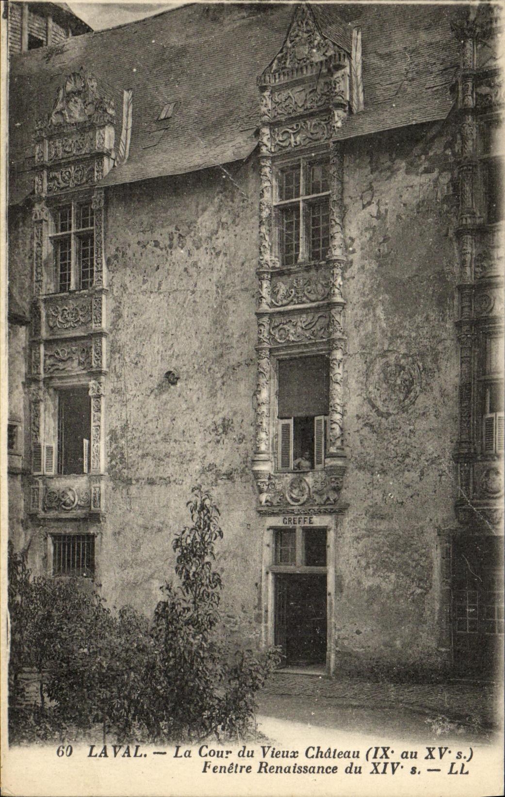 Die Cour des alten Schlosses — Renaissance-Fenster des 14. Jahrhunderts — La Vallée — Imp. Levy et Neulubin, Paris