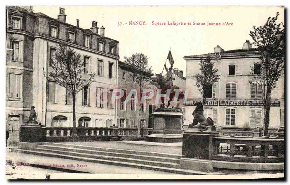 CPA Nancy Square Lafayette et Statue Jeanne d Arc Brasserie Lafayette