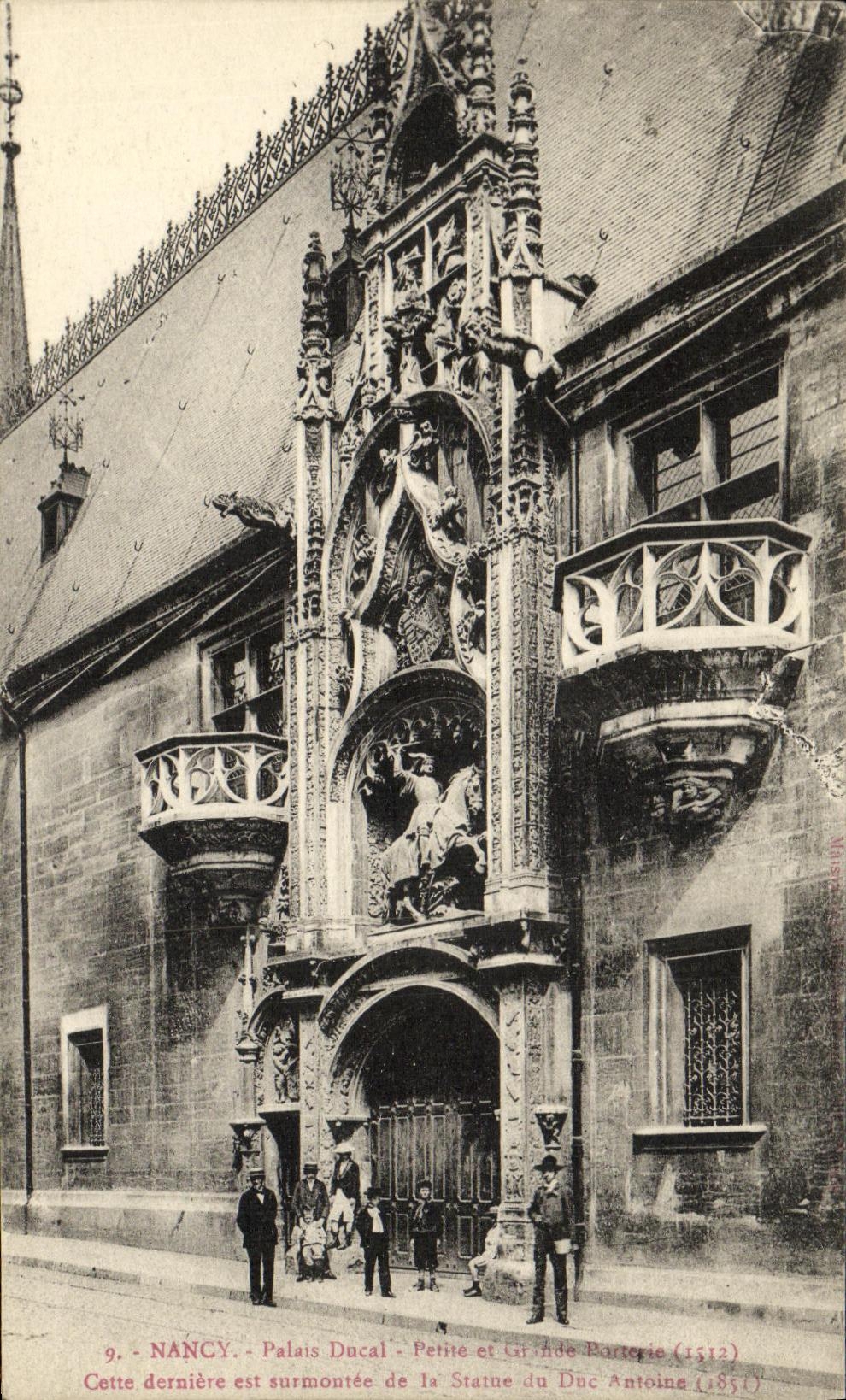 CPA Nancy Palais Ducal Statue du duc Antoine