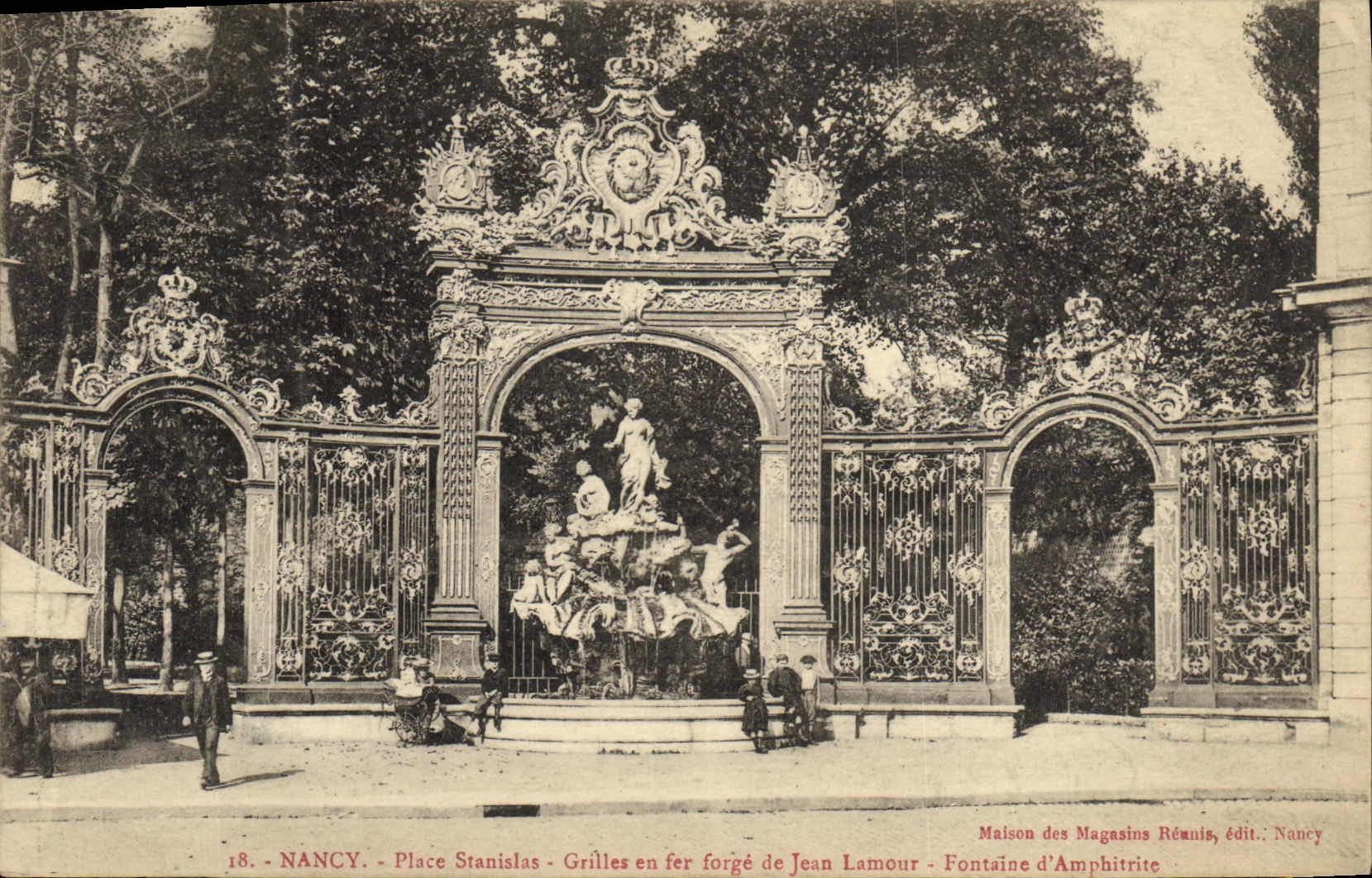 CPA Nancy Fontaine Stanislas Grille en fer forge de Jean Lamour Fontaine d Amphitrite
