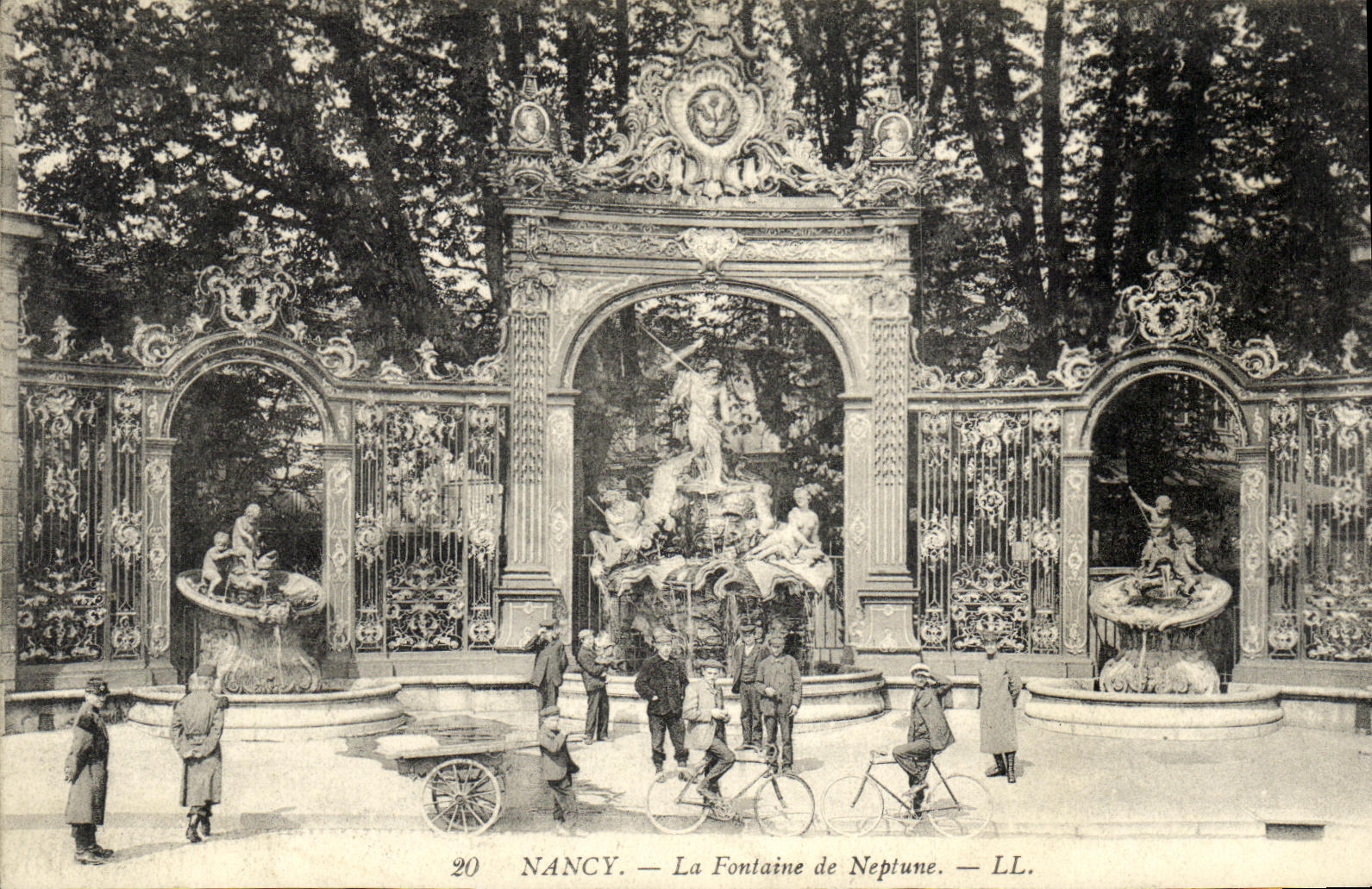 CPA Nancy la Fontaine de Neptune animee 