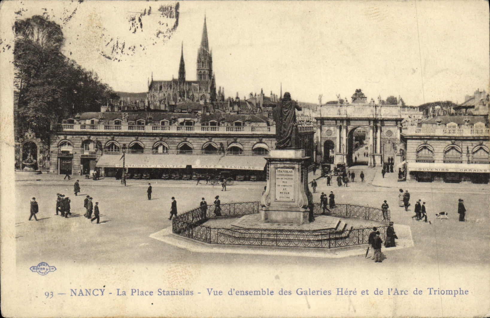 CPA Nancy La Place Stanislas Vue d ensemble des Galeries Here et de l Arc de Triomphe