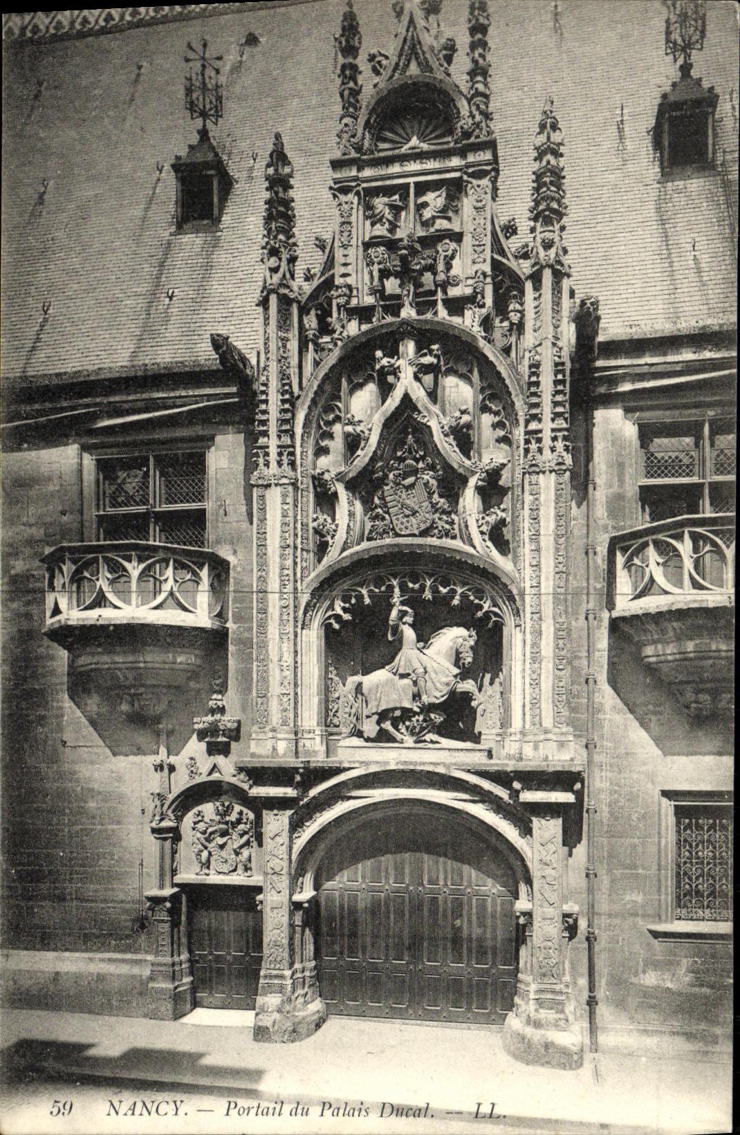 CPA Nancy Portail du Palais Ducal