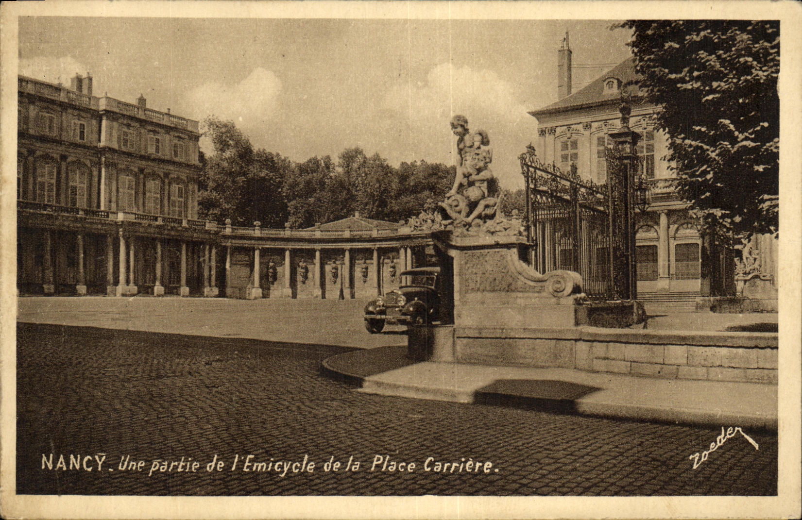 CPA Nancy Une partie de L Emicycle de la Place Carriere