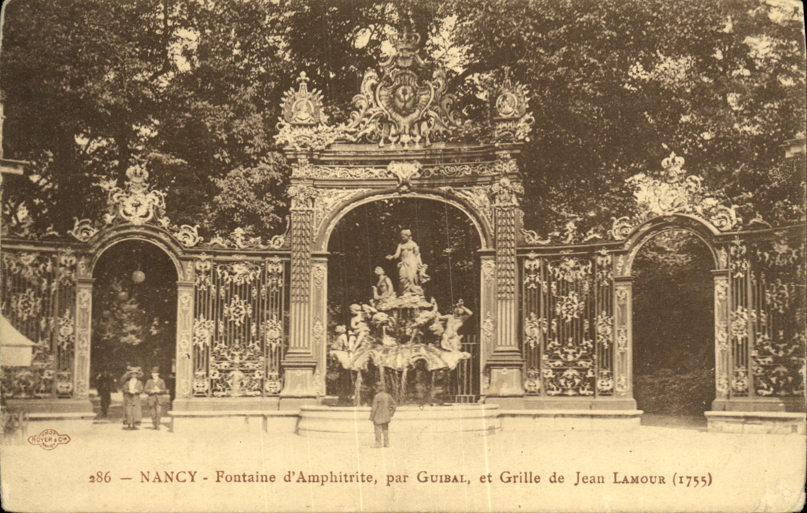 CPA Nancy Fontaine d Amphitrite par Guibal et Grille de Jean Lamour