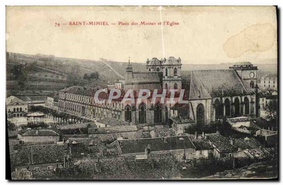 CPA Saint Mihiel Place des Moines et l Eglise