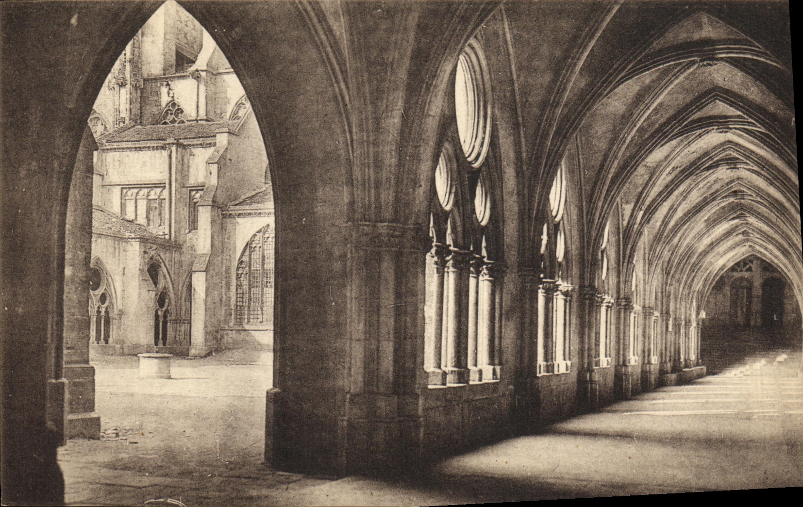 Toul — Klostergarten der Kathedrale — Teil, der Zugang zum Chor der Kirche gewährt