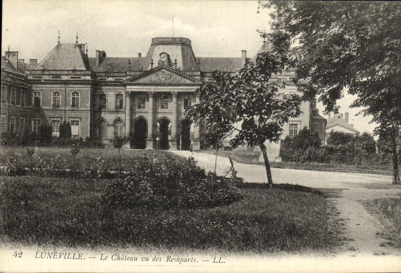 Lunéville — Le Château vu des Remparts — LL.
