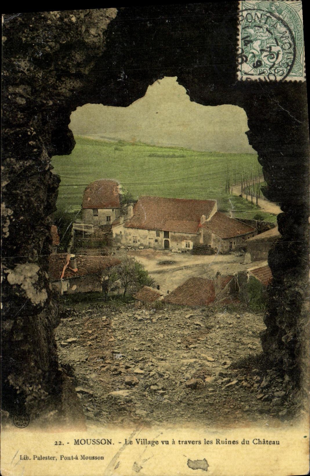 CPA Mousson Le Village vu a travers les Ruines du Chateau